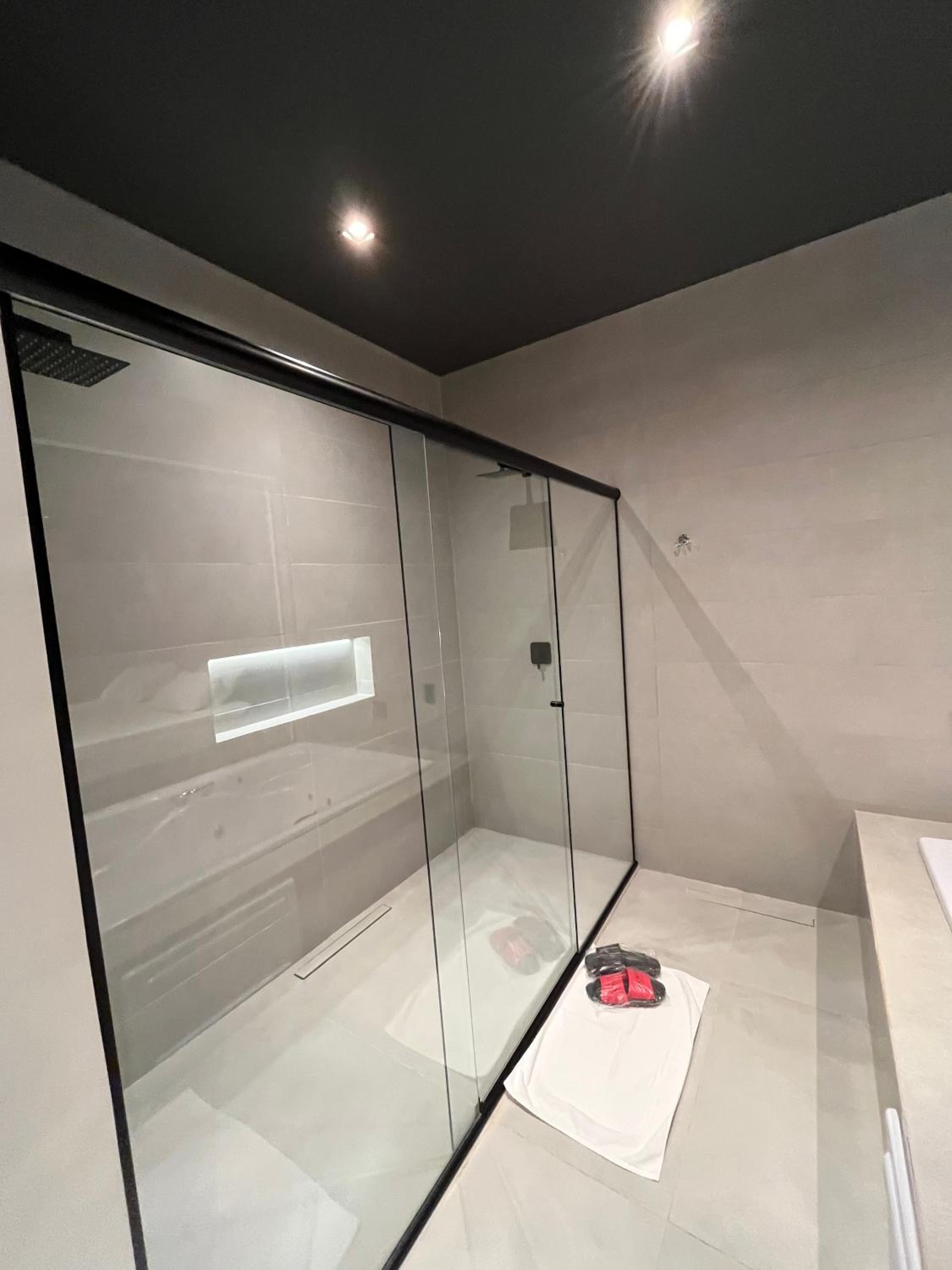 King Suite with Spa Bath - Photo 2