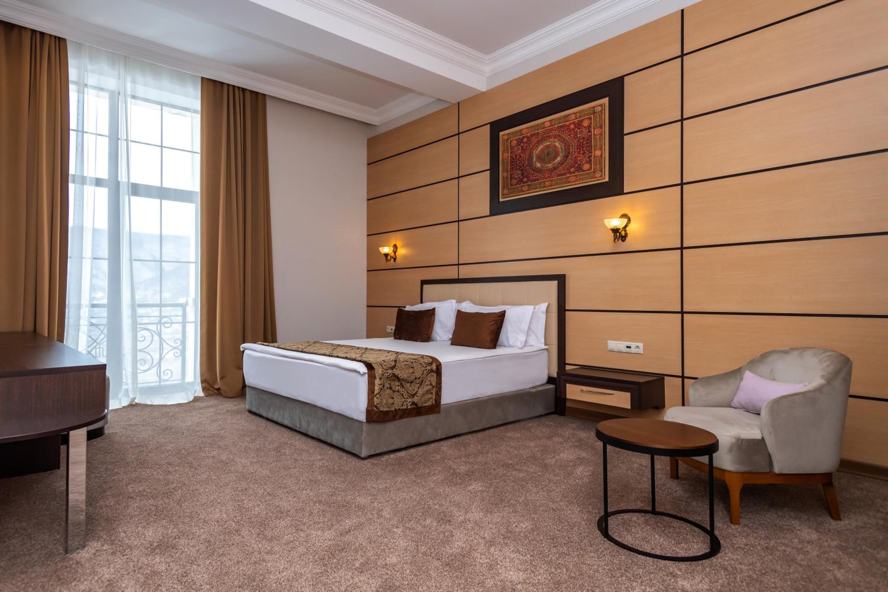 Suite with Balcony photo 1