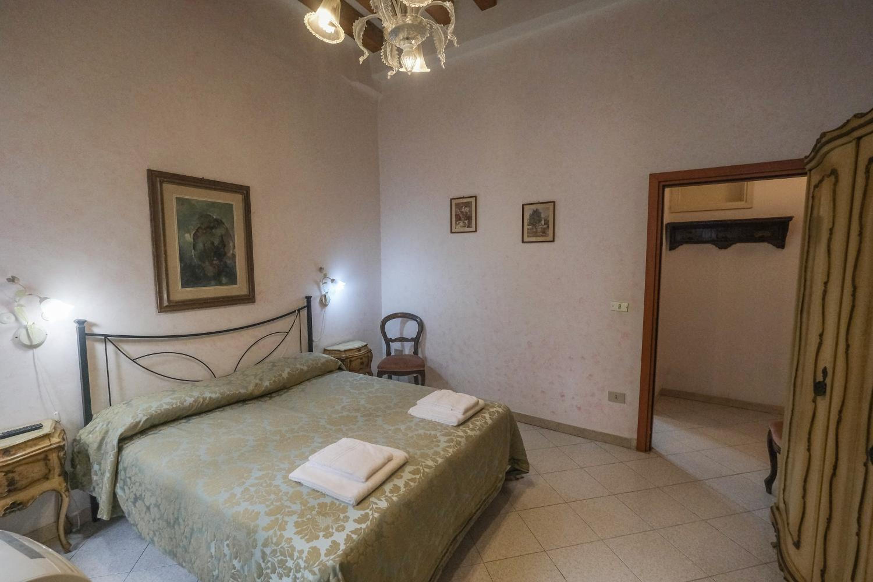 Double Room with Private Bathroom photo 3