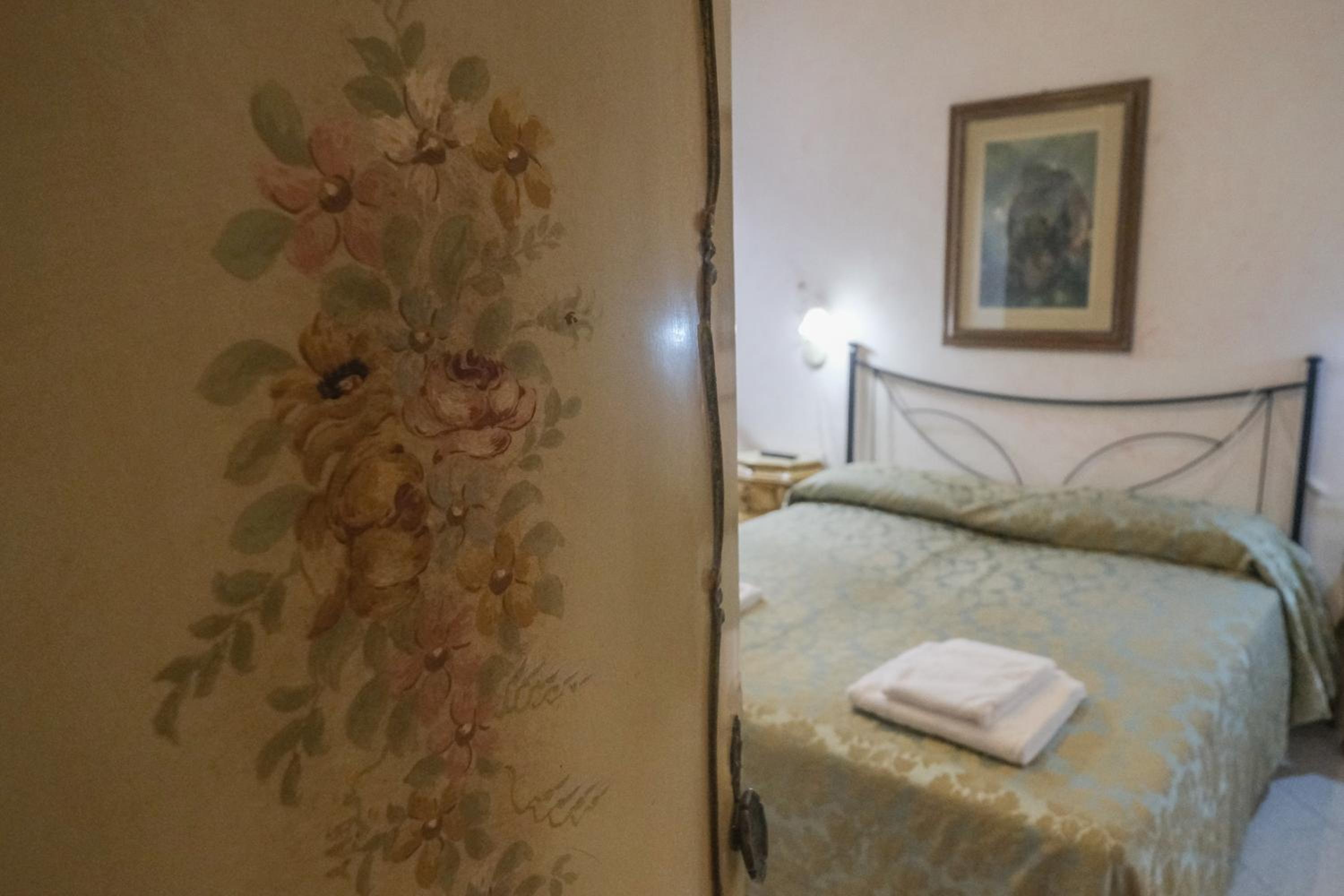Double Room with Private Bathroom photo 2