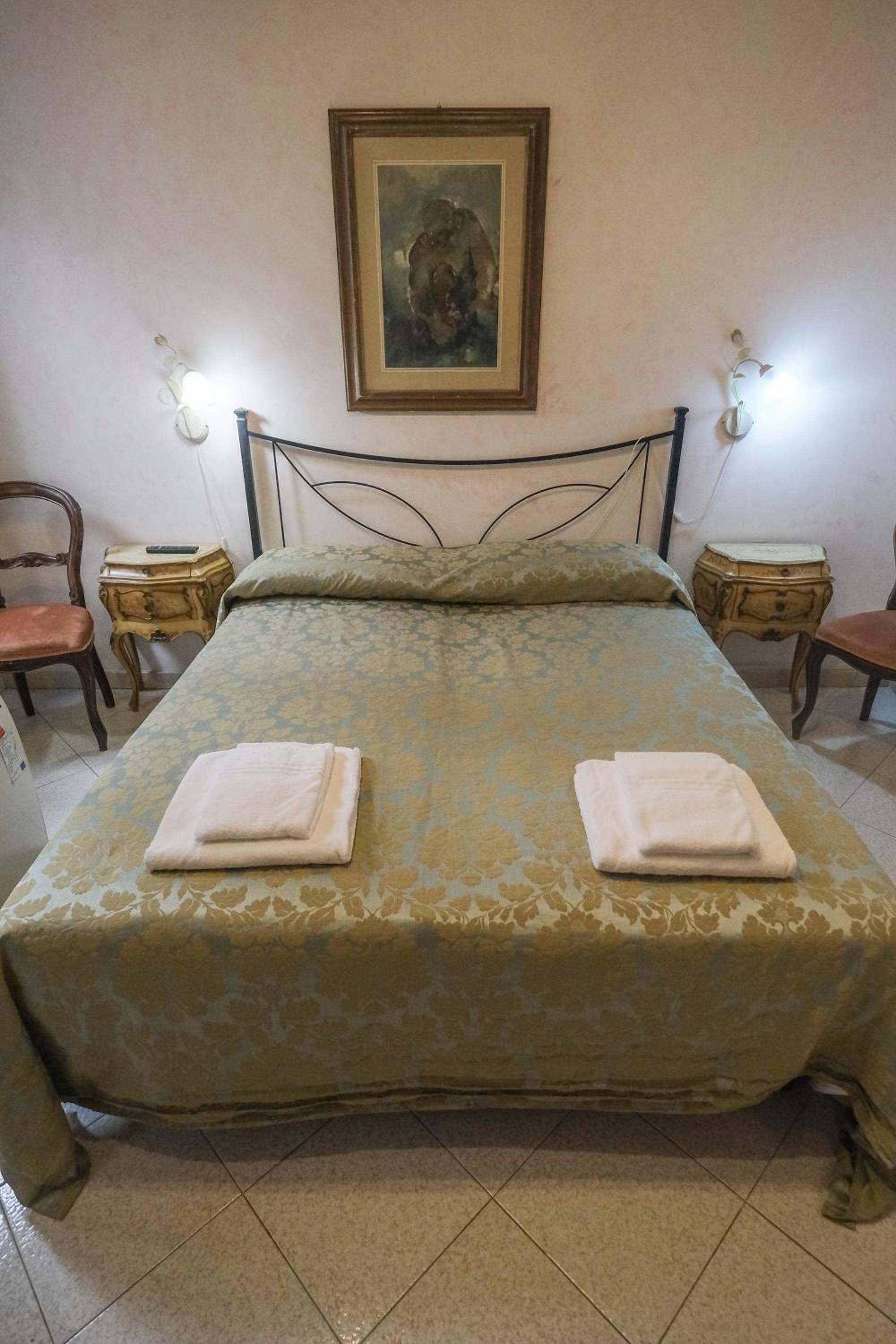 Double Room with Private Bathroom photo 1
