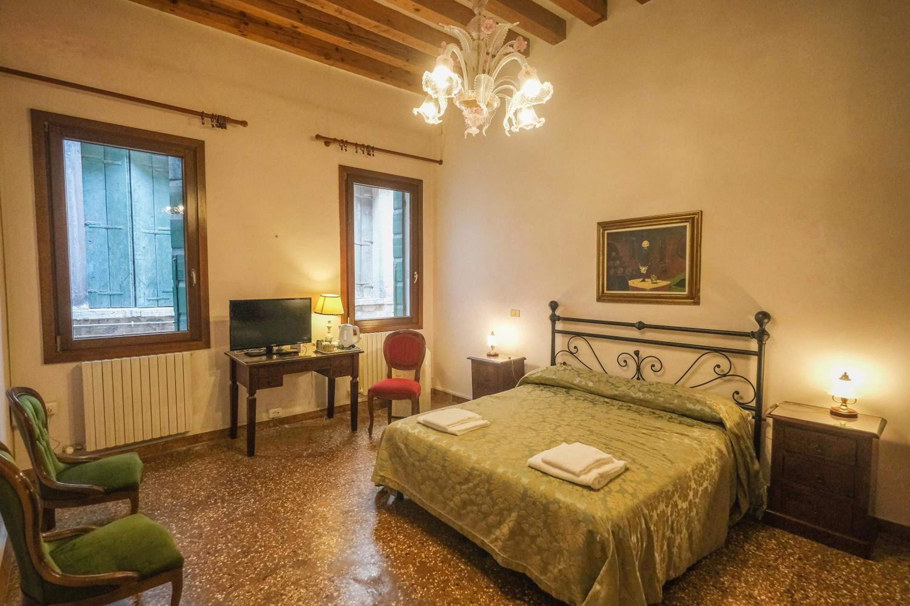 Quadruple Room with Private Bathroom photo 1