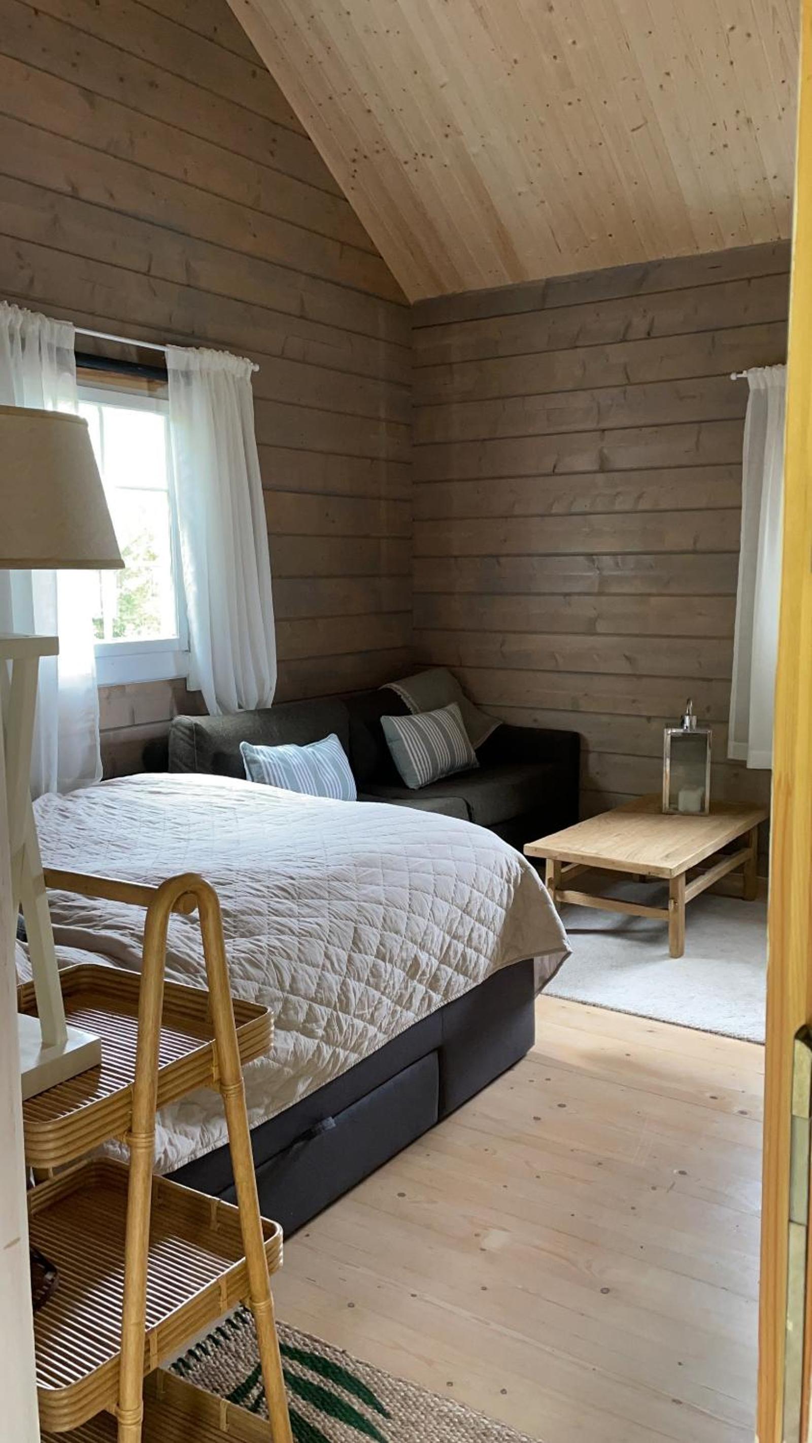 Three-Bedroom House photo 3