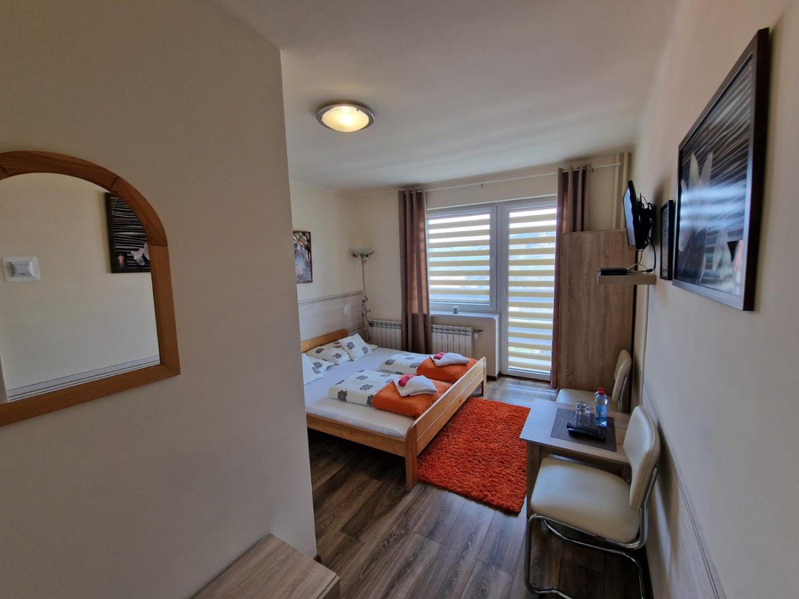 Double Room with Balcony - Photo 2