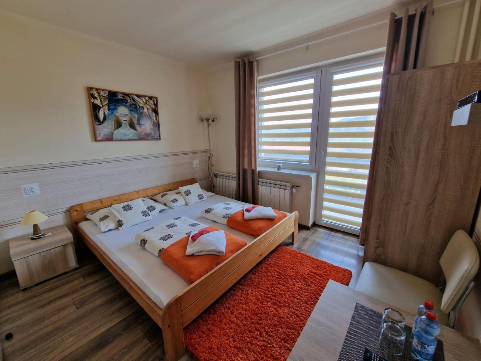 Double Room with Balcony - Photo 3