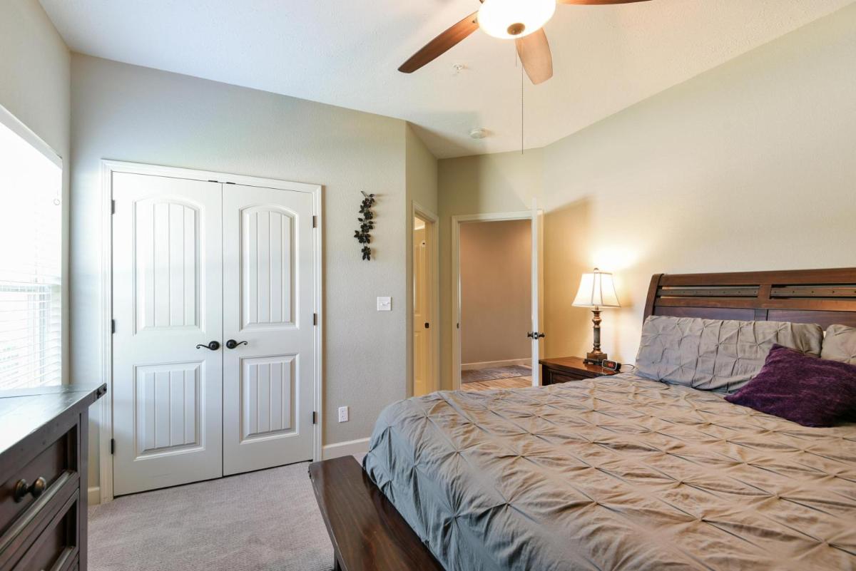 Three-Bedroom Apartment photo 3