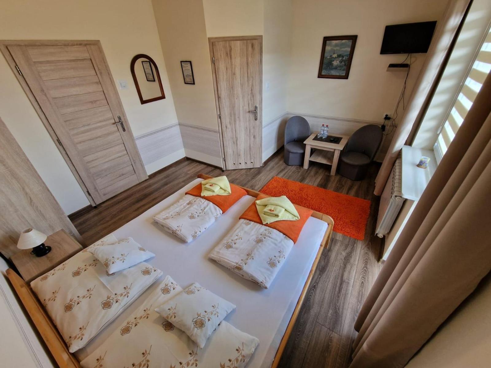 Large Double Room photo 1