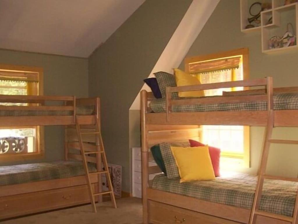 Three-Bedroom House photo 1