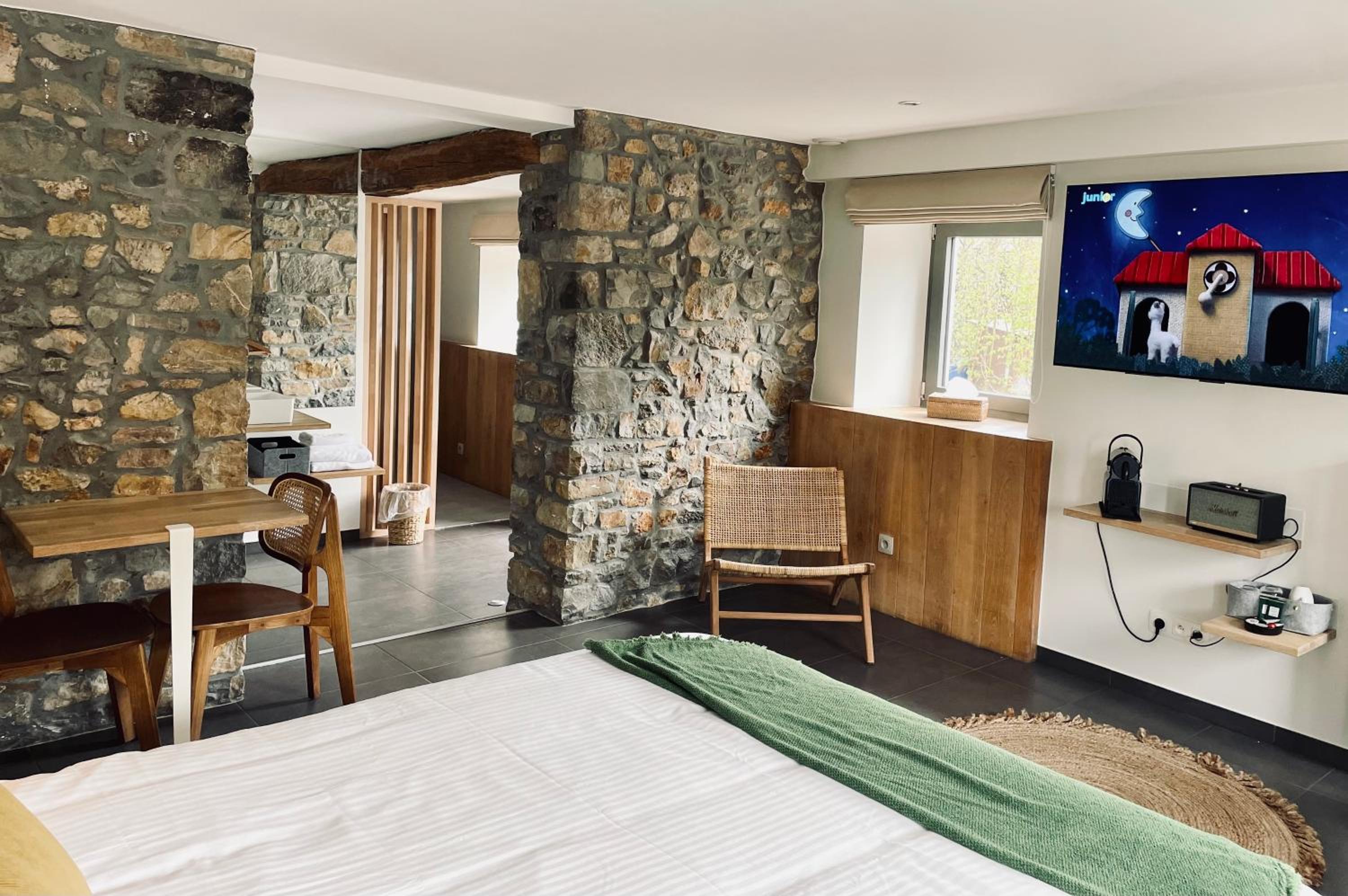 Deluxe Double Room with Shower photo 3