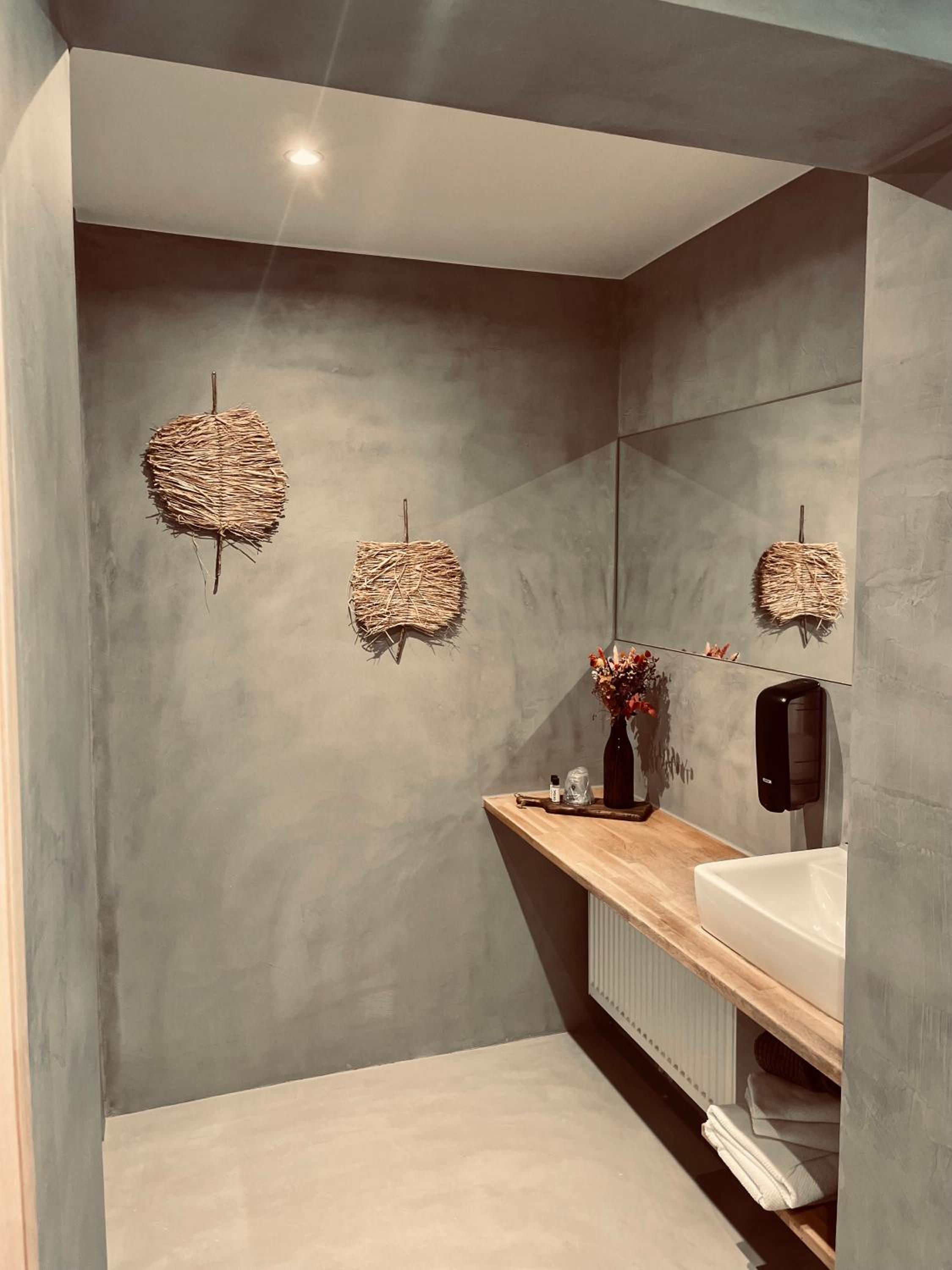 Deluxe Double Room with Bath photo 3