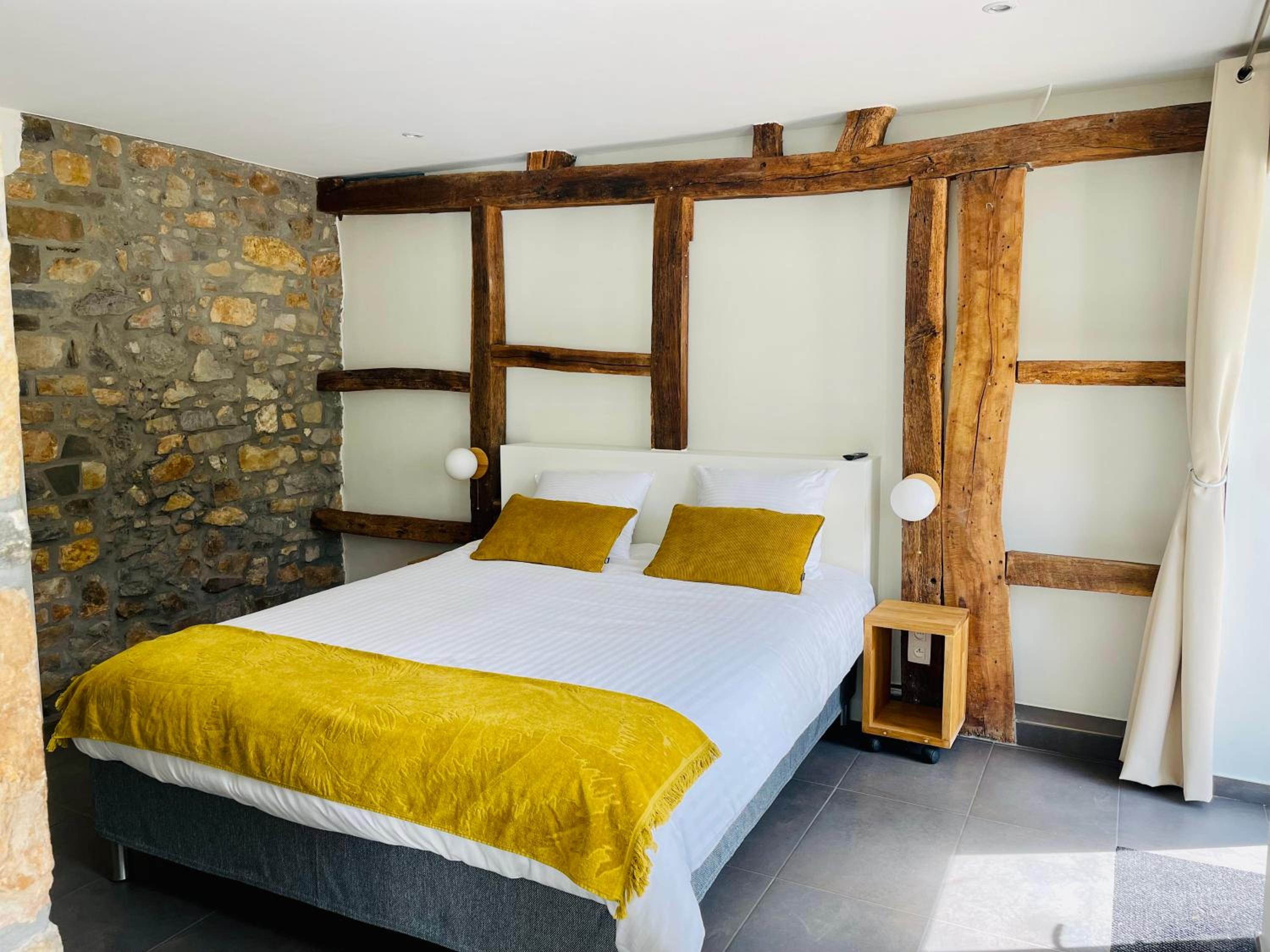 Deluxe Double Room with Bath photo 2