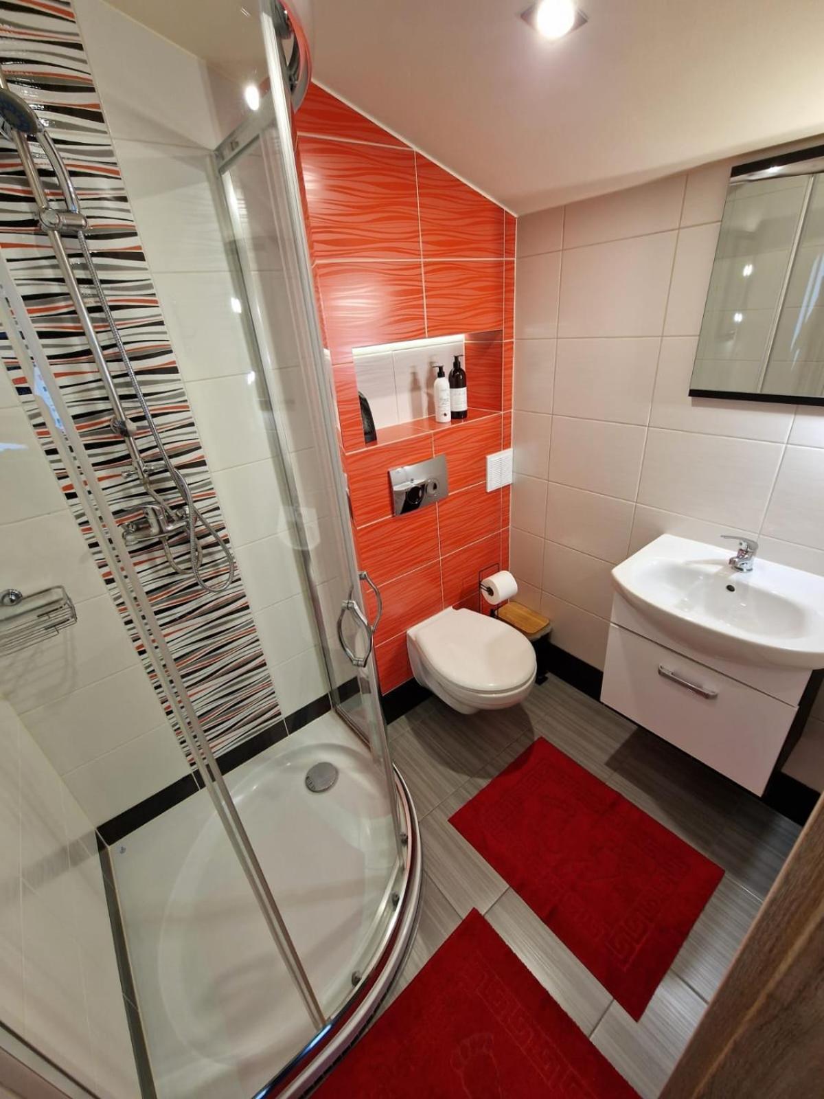 Large Double Room - Photo 7
