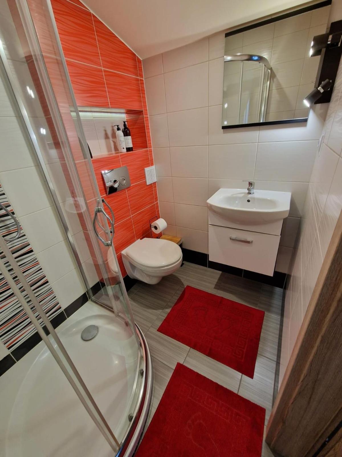 Large Double Room - Photo 9