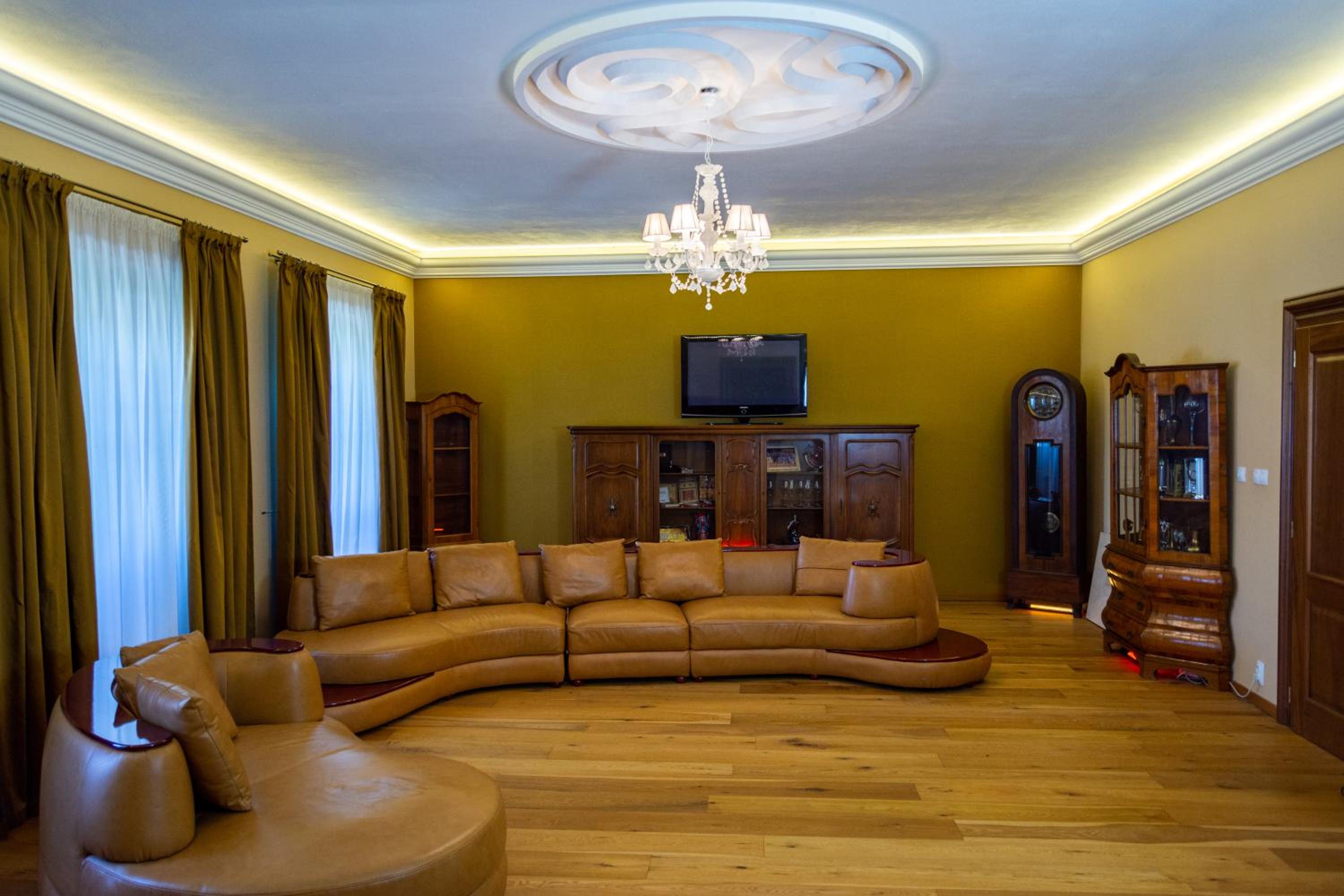 Villa photo 1