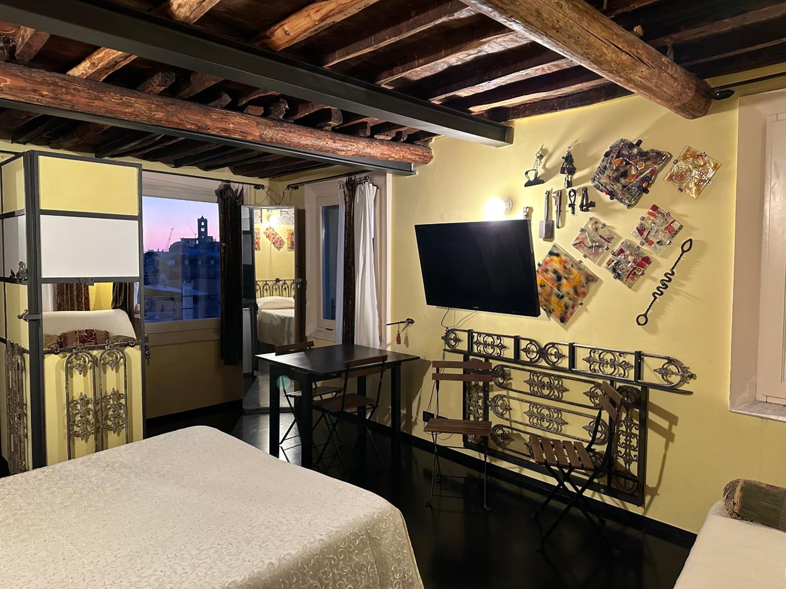 Penthouse Studio with City View - Photo 3