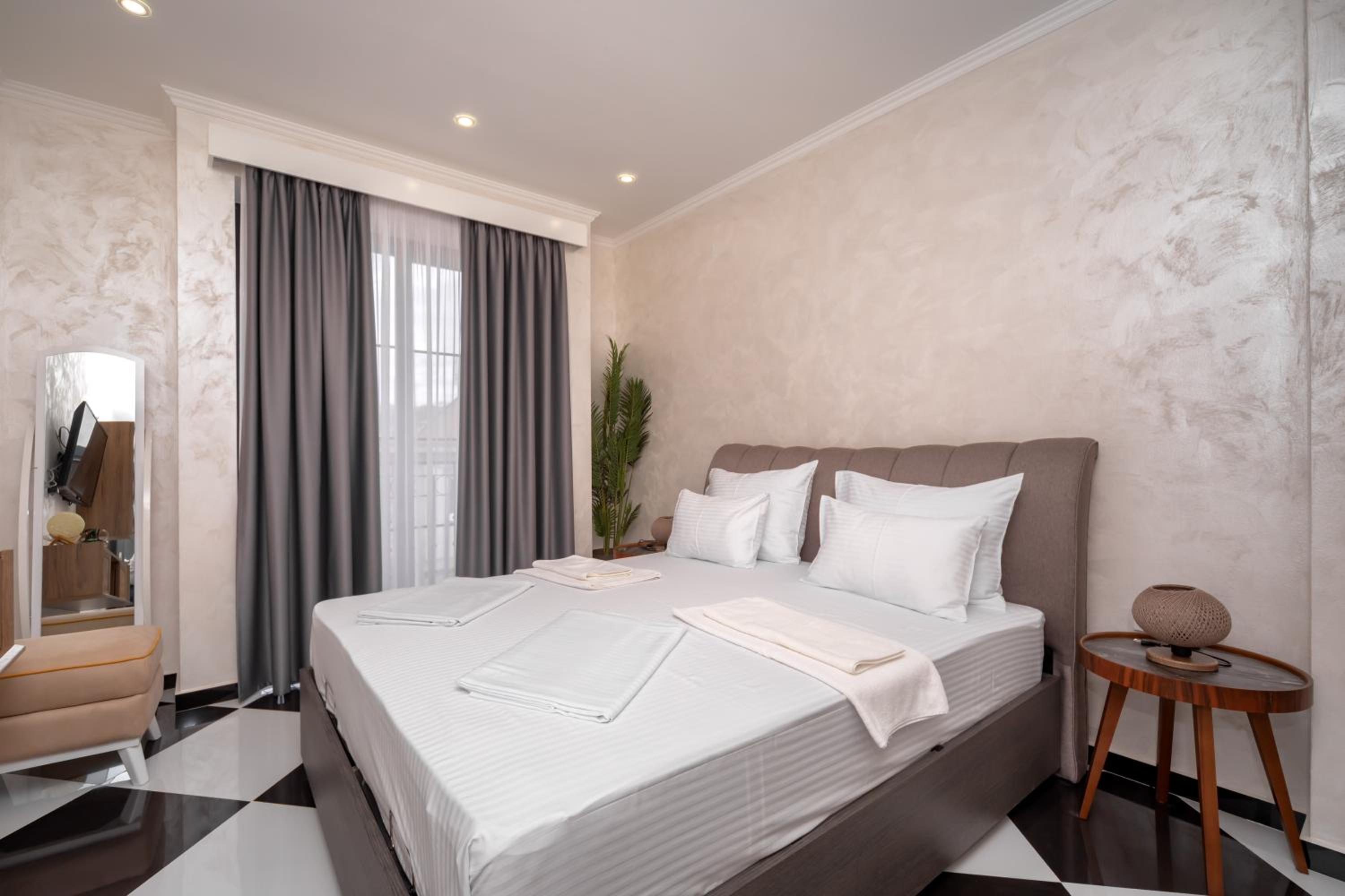 Large Double Room photo 1