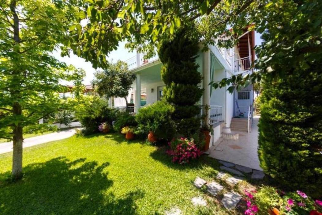 Two-Bedroom House photo 2