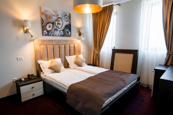 Double Room with Balcony - Photo 4