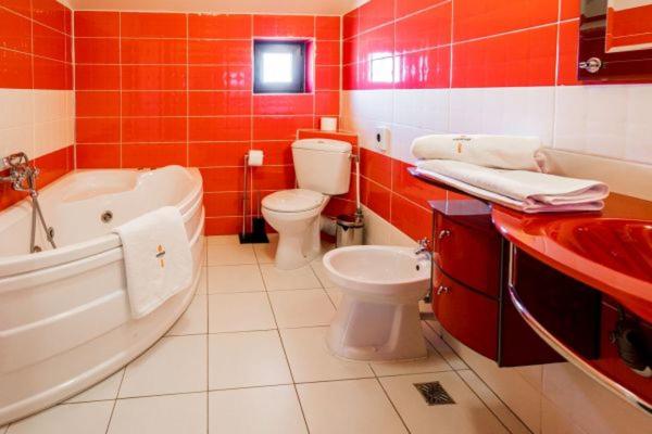 Two-Bedroom Suite with Balcony and Spa Bath - Photo 5