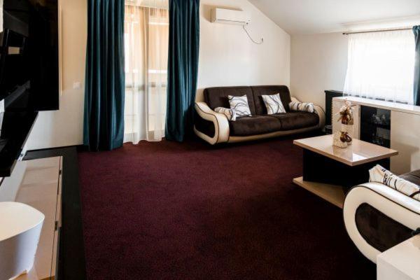 Two-Bedroom Suite with Balcony and Spa Bath - Photo 2