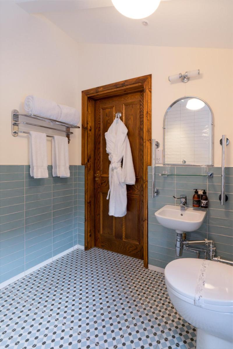 Double Room - Disability Bathroom (Room not Wheelchair Accessible) photo 2