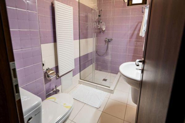 Double Room with Balcony - Photo 2