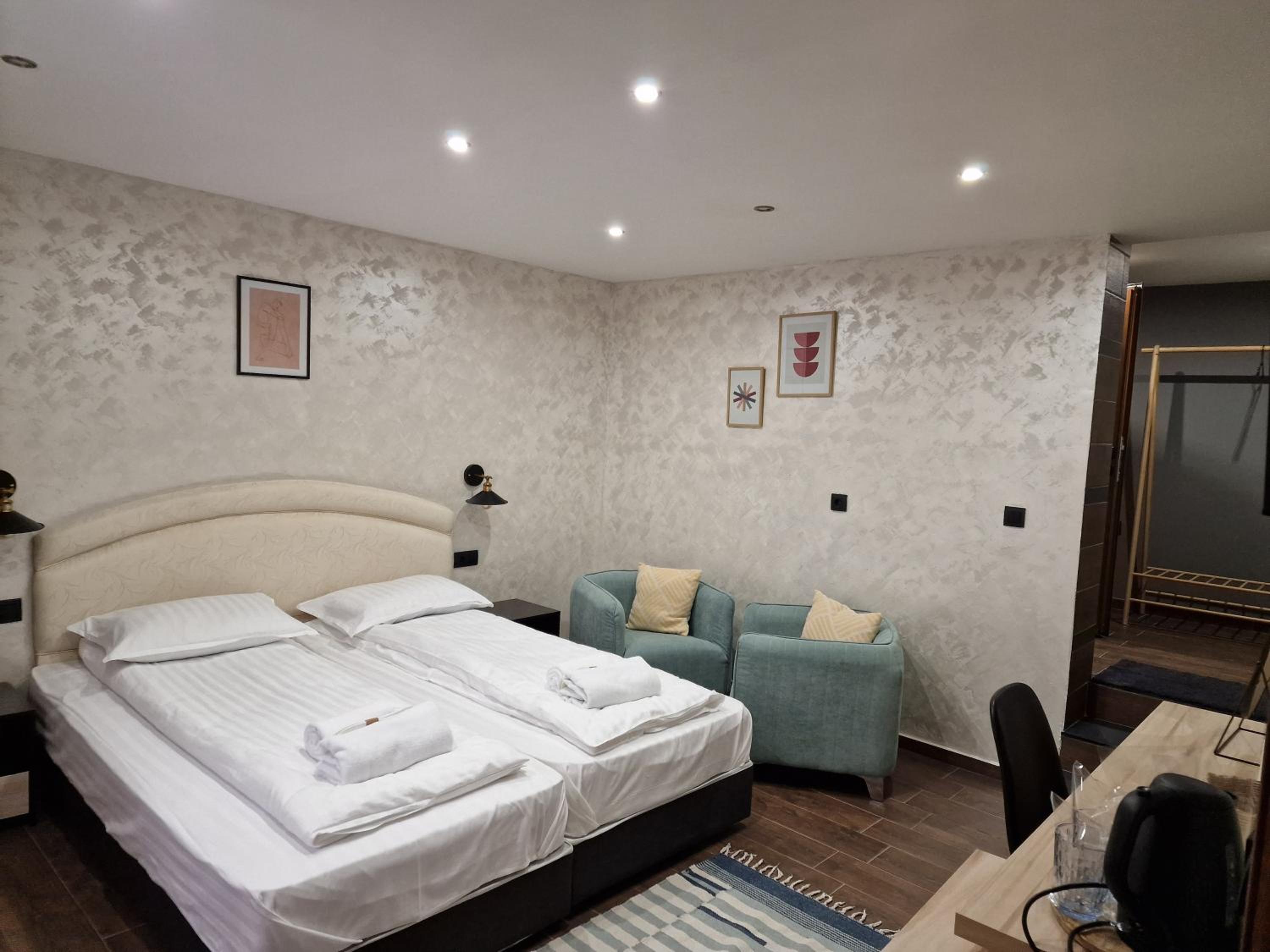 Economy Double Room - Photo 4