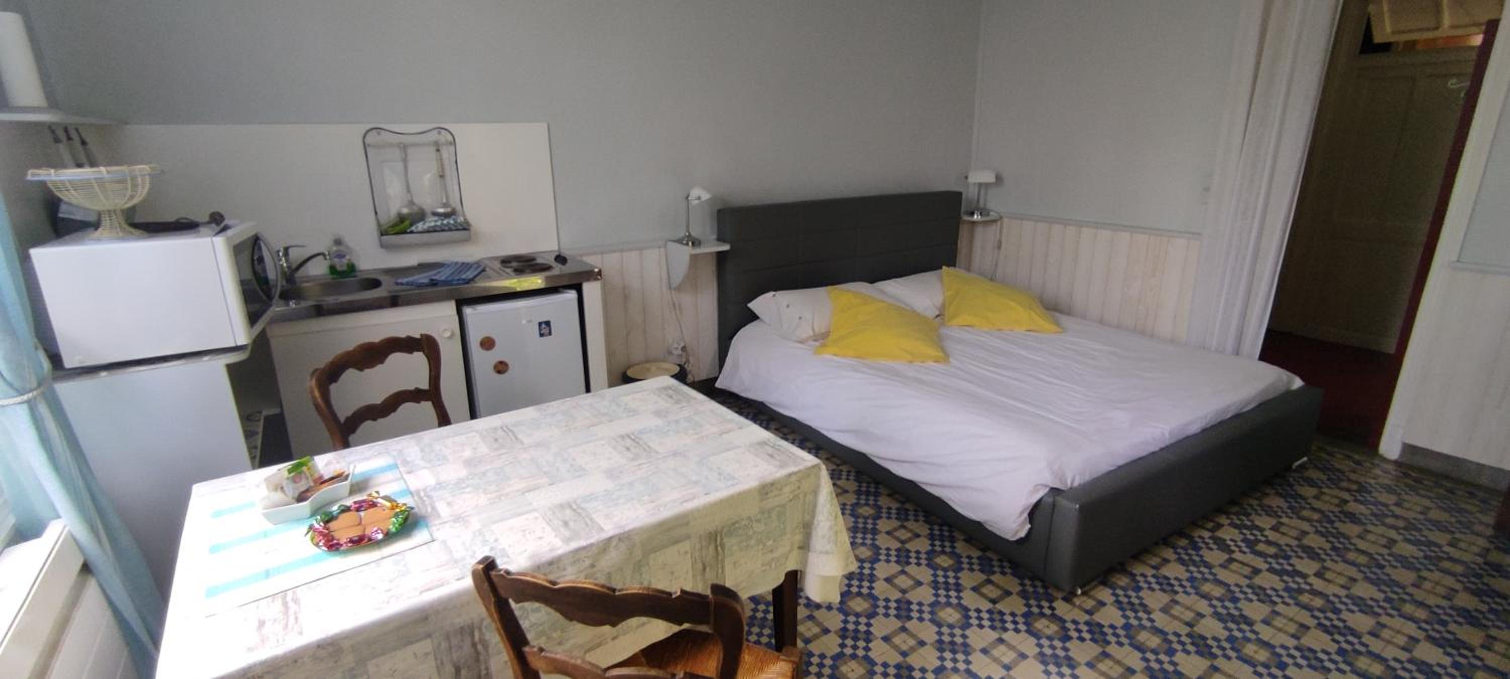 One-Bedroom House photo 1