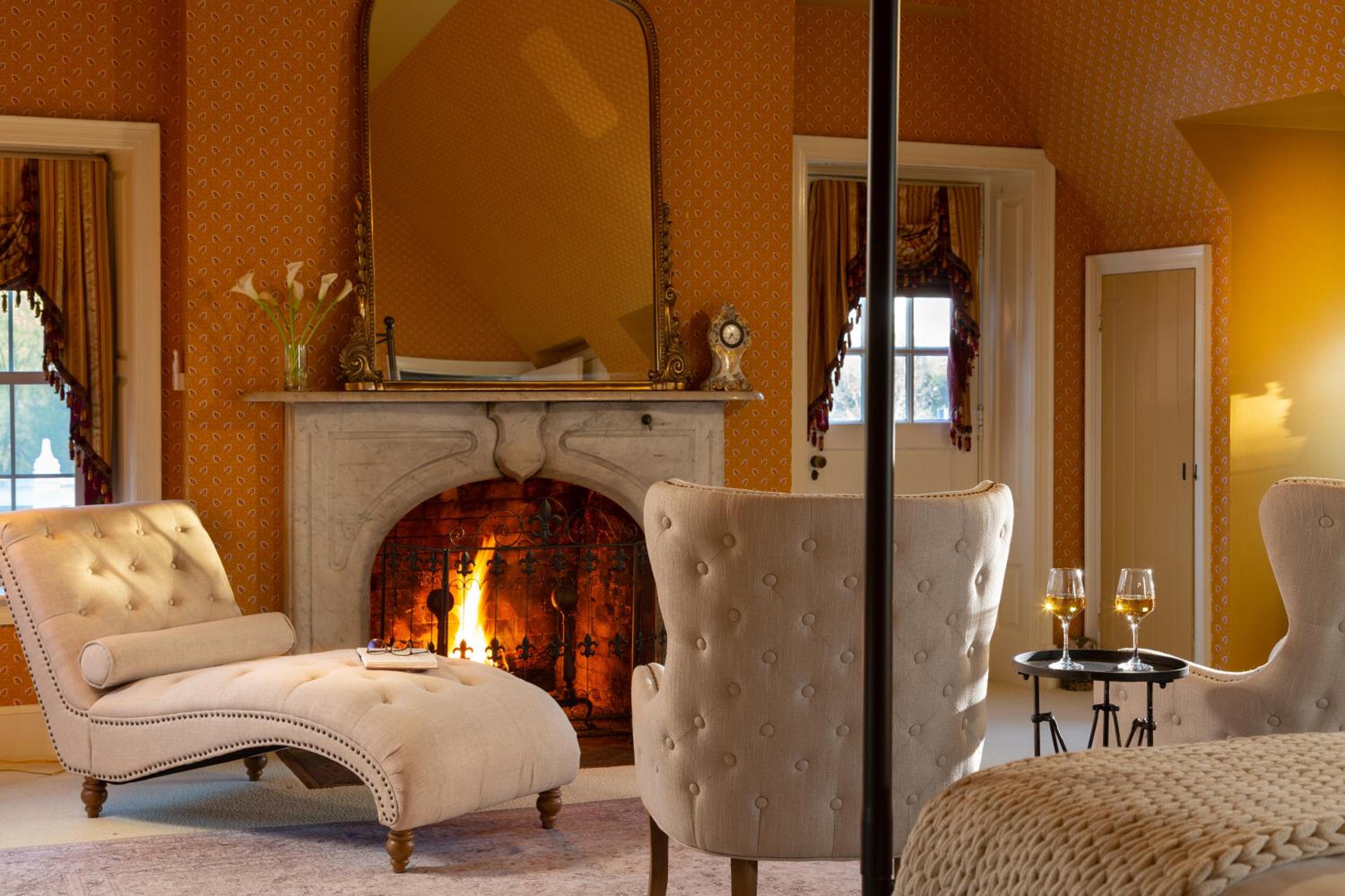 Deluxe Queen Suite