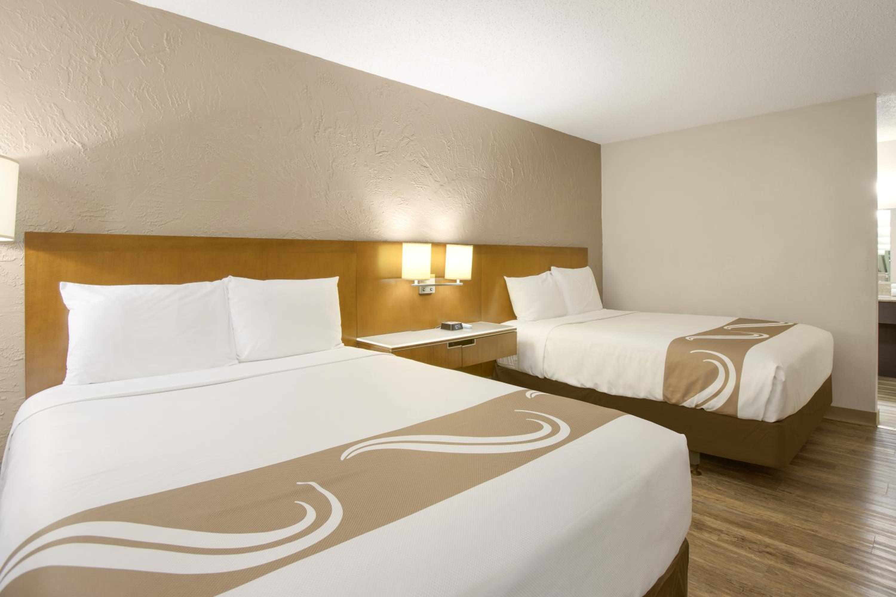 Standard Queen Room with Two Queen Beds - Non-Smoking photo 3