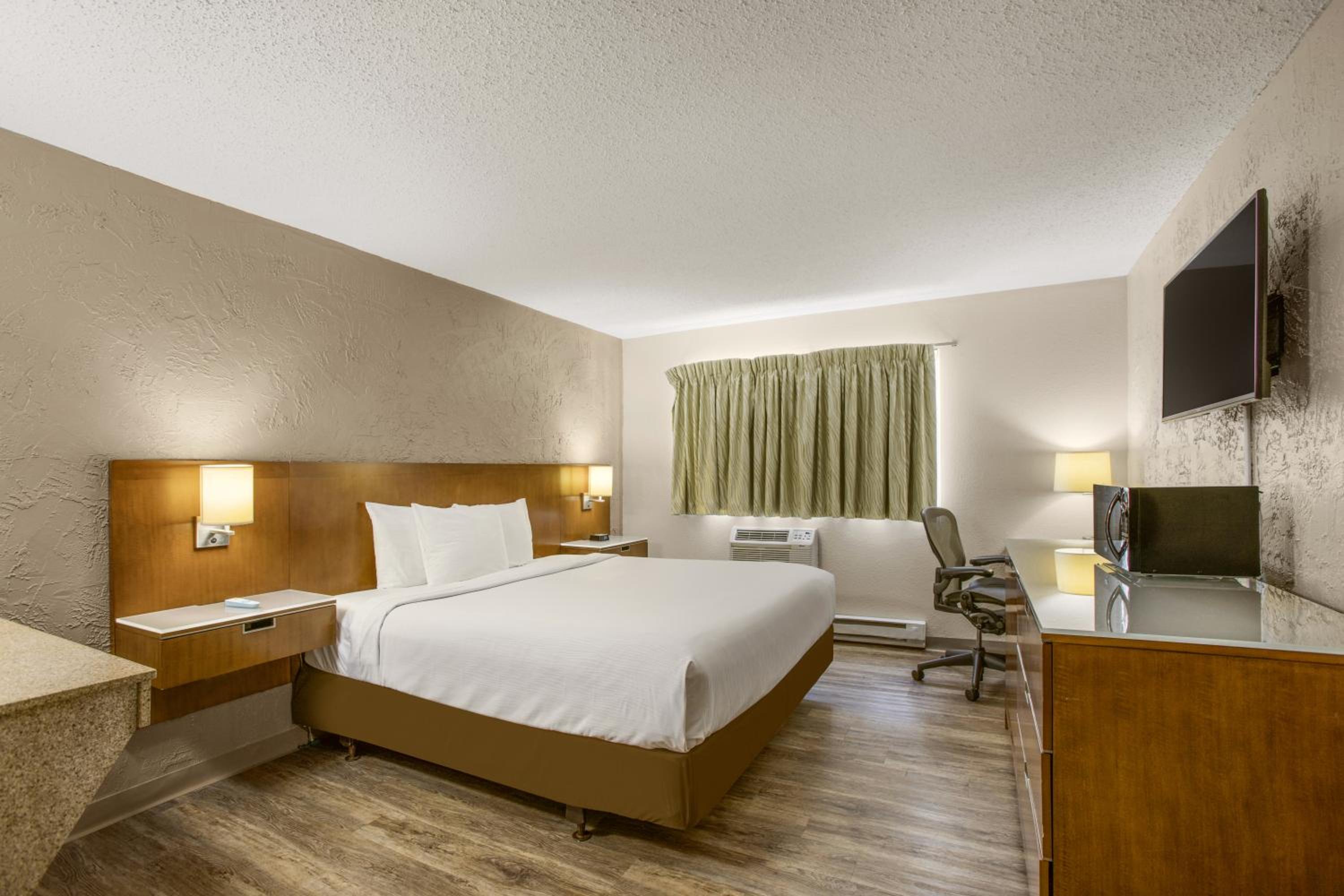 King Room - Accessible/Non-Smoking photo 1