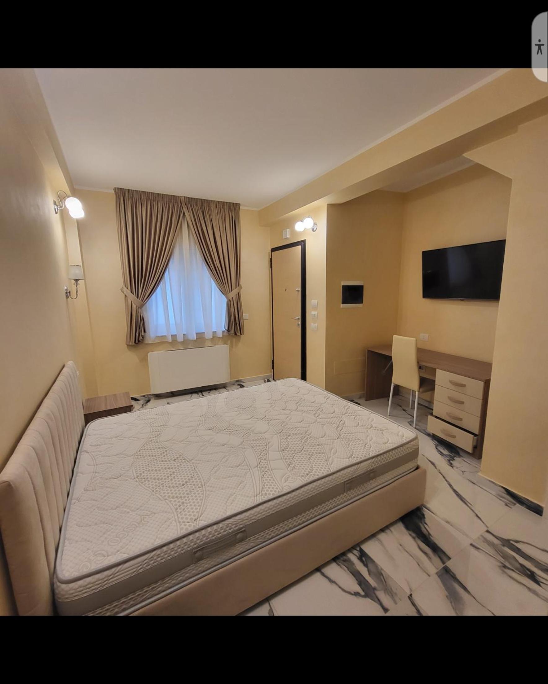 Large Double Room photo 2