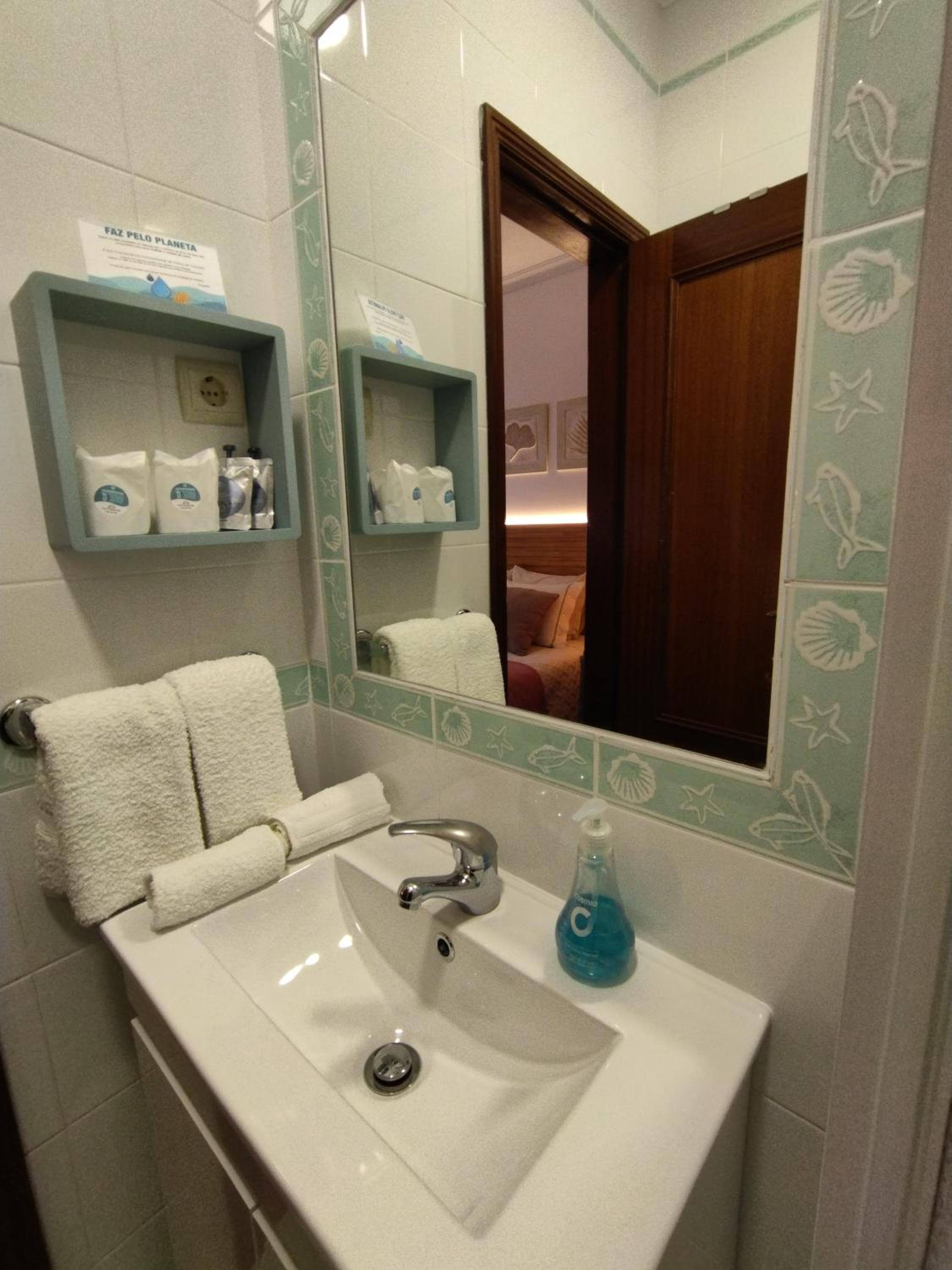 Standard Double Room - Photo 5