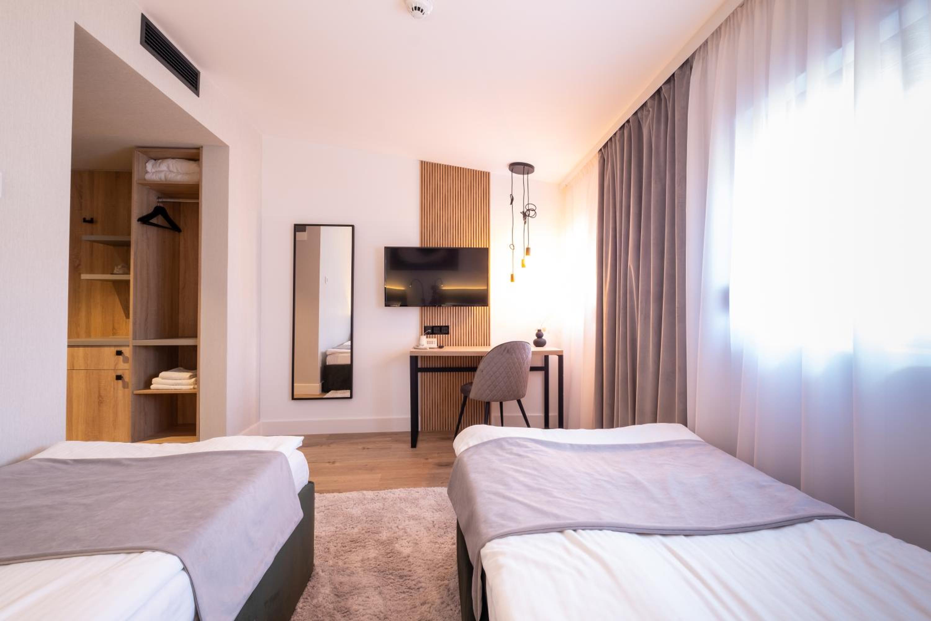 Twin Room - Photo 1