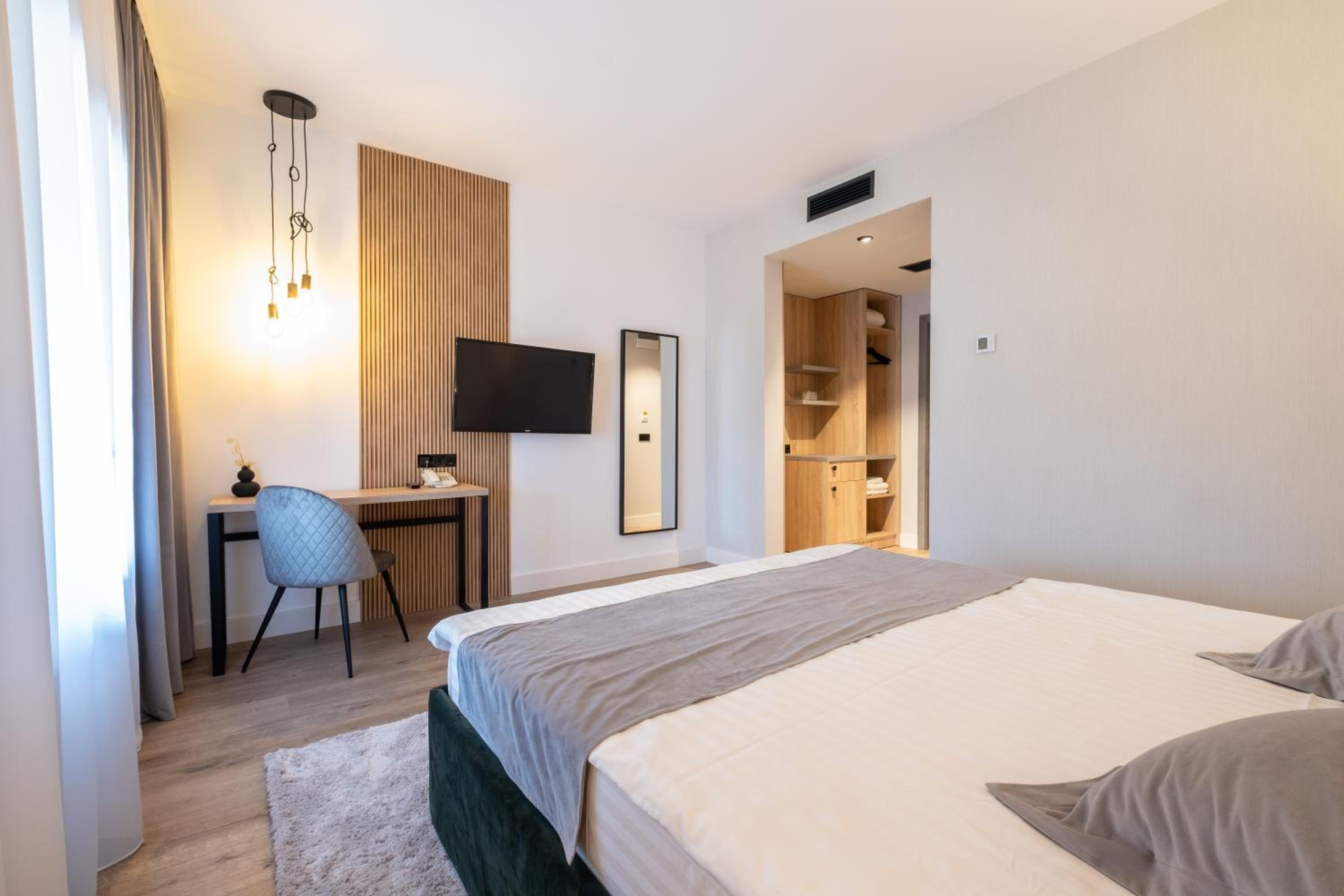 Double Room - Photo 5