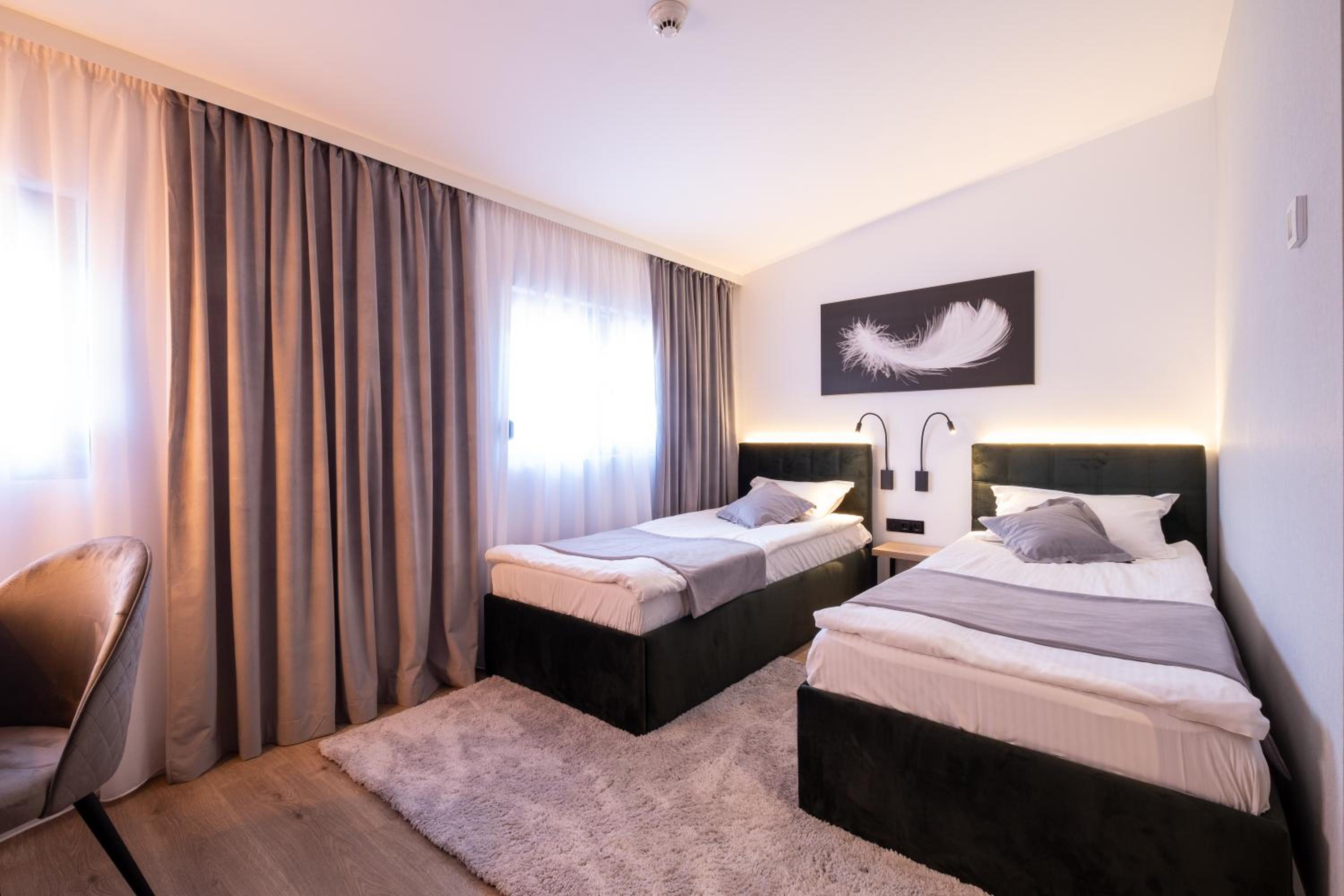 Twin Room - Photo 3