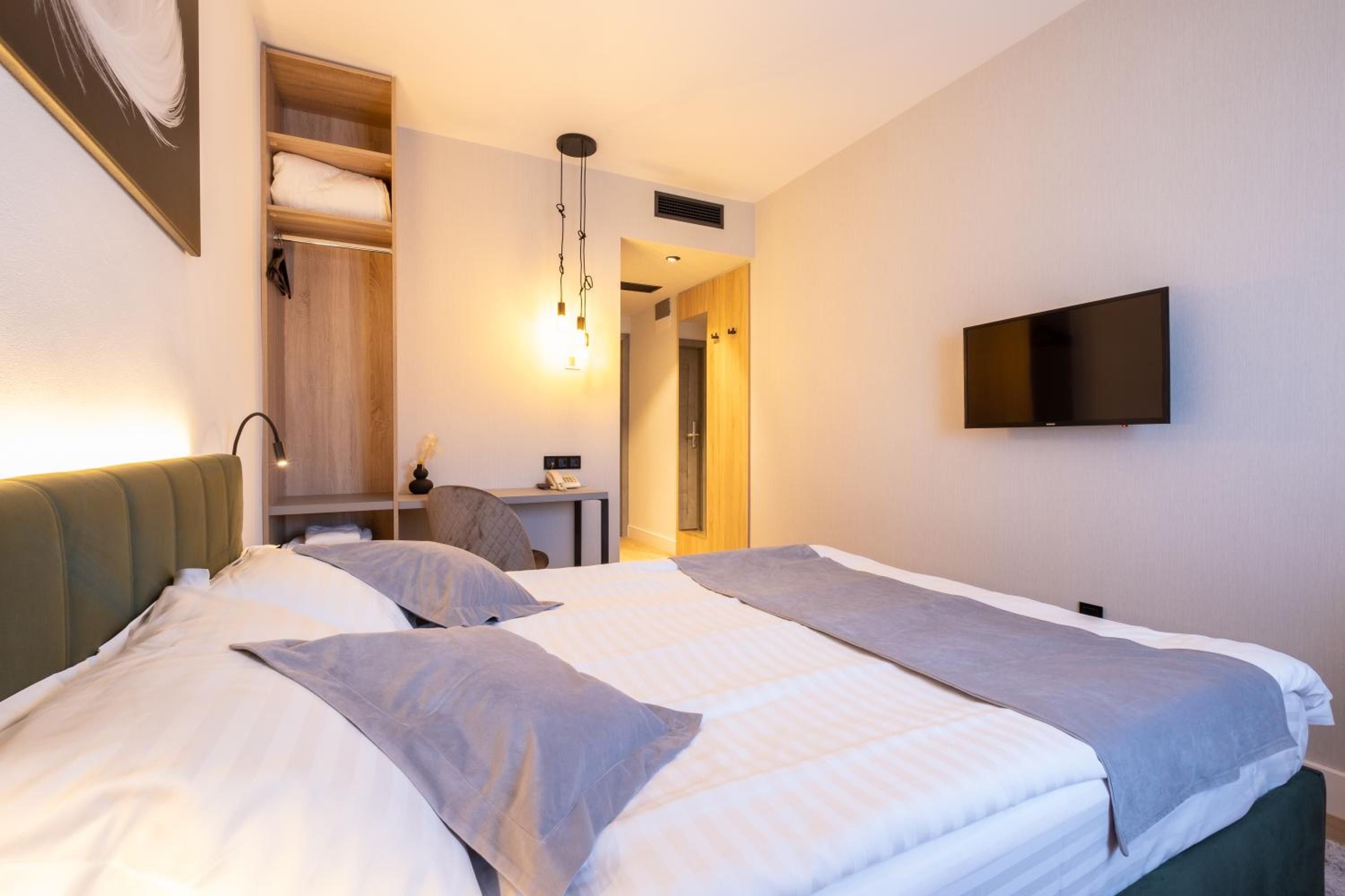 Standard Double Room - Photo 4