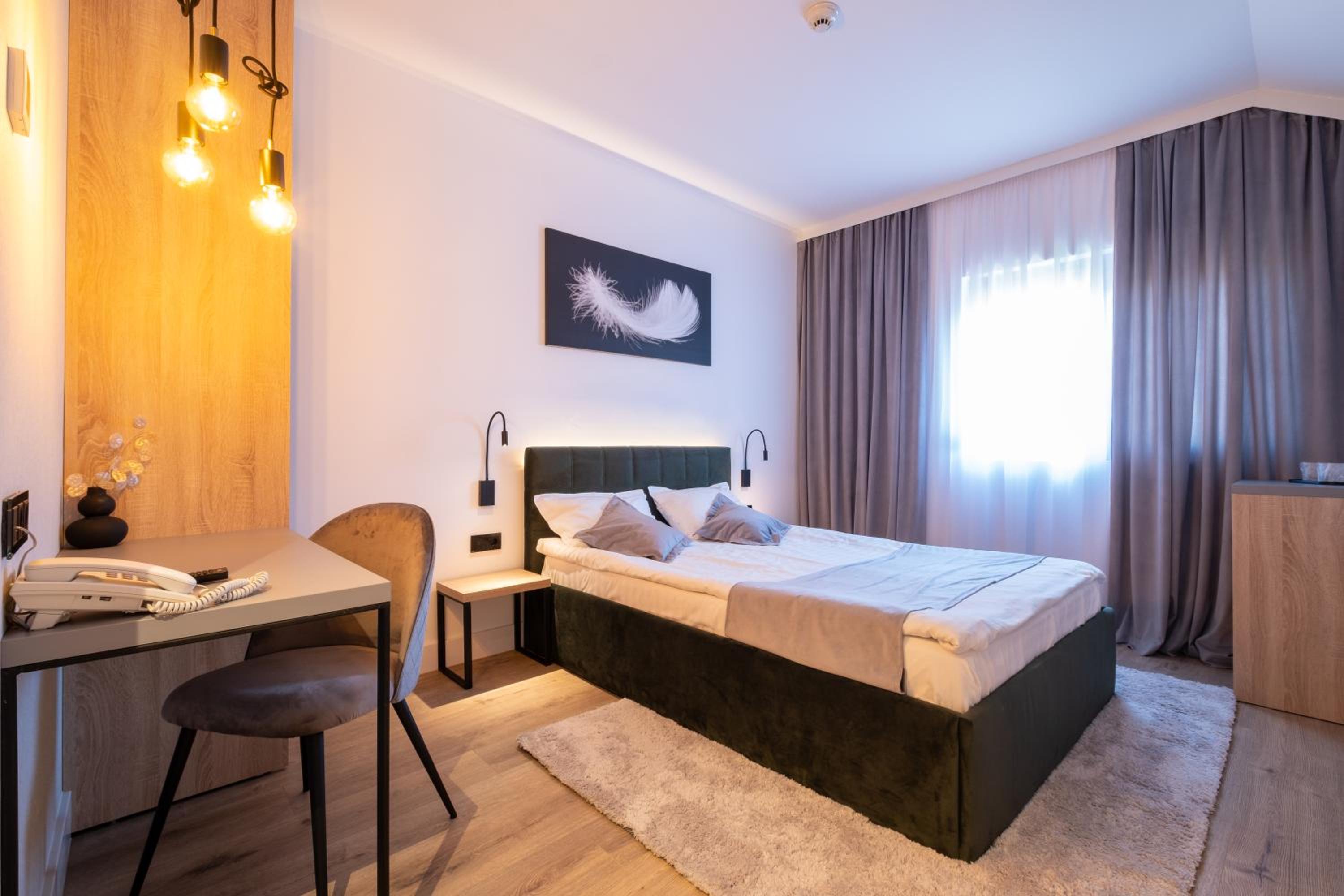 Standard Double Room - Photo 3