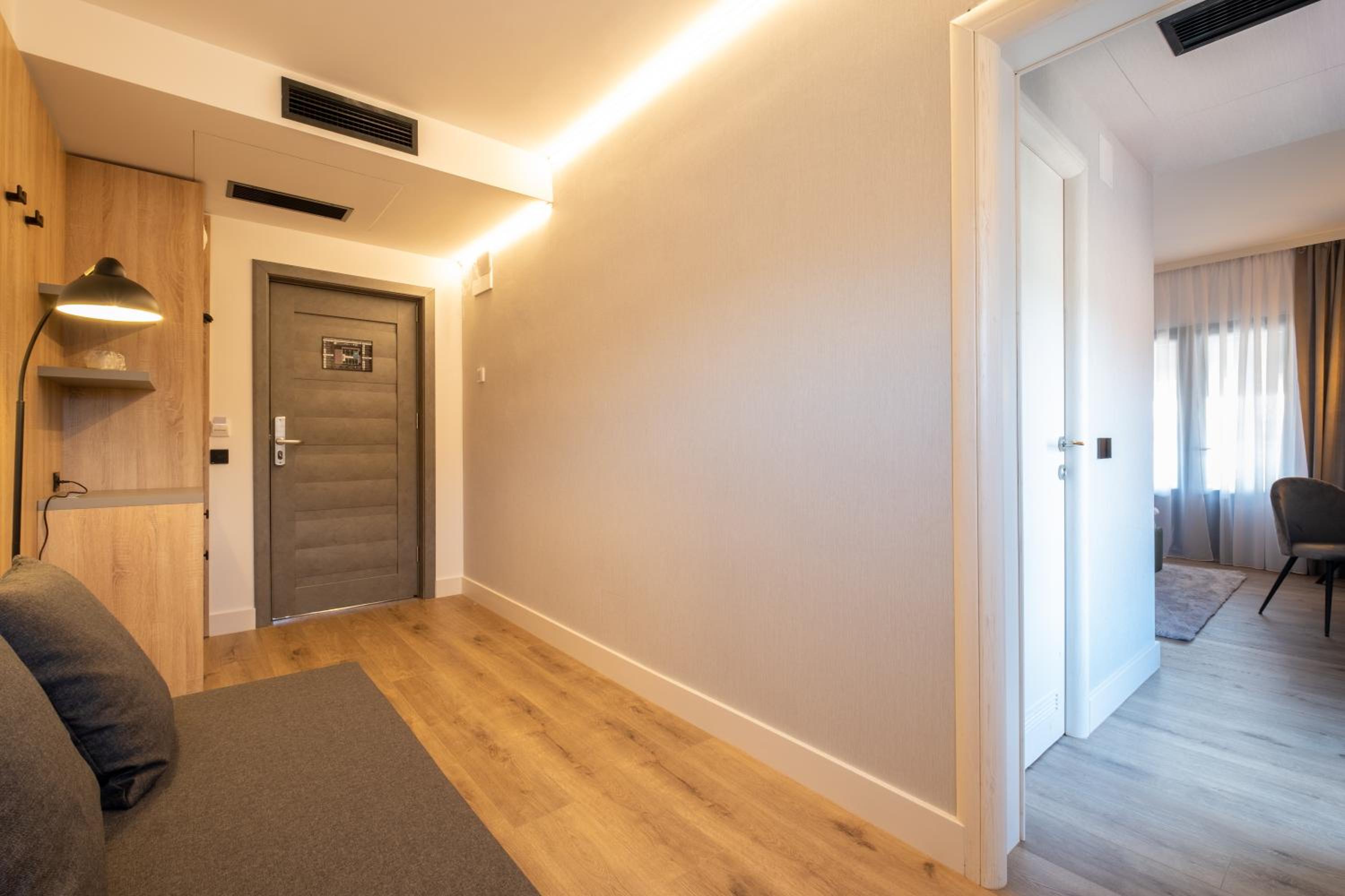 One-Bedroom Apartment - Photo 6