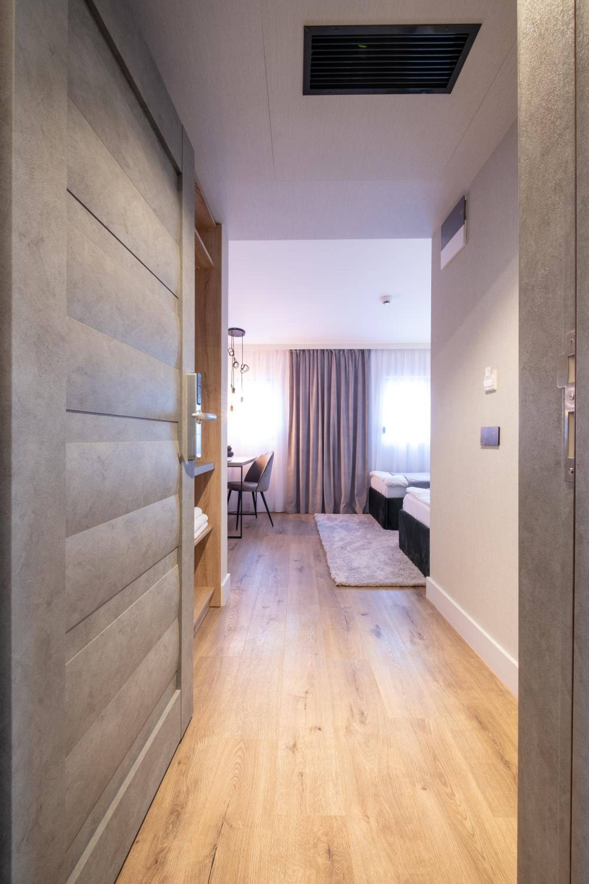 Twin Room - Photo 2