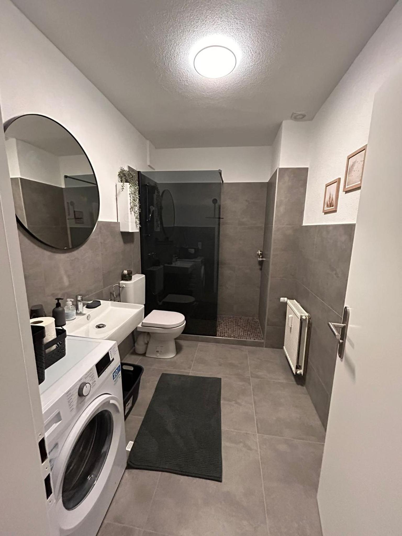 Apartment with Shower photo 2