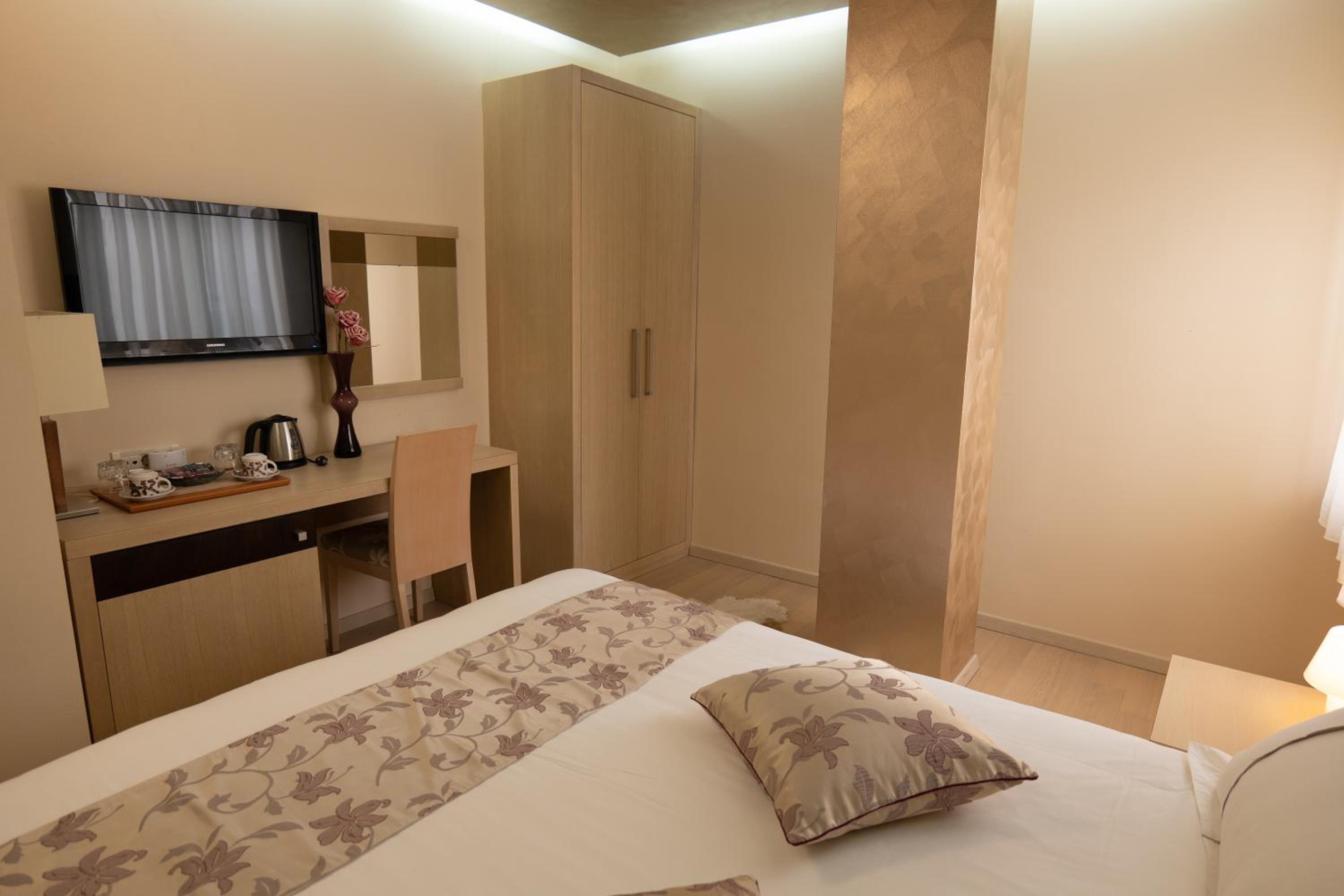 Standard Double Room photo 2
