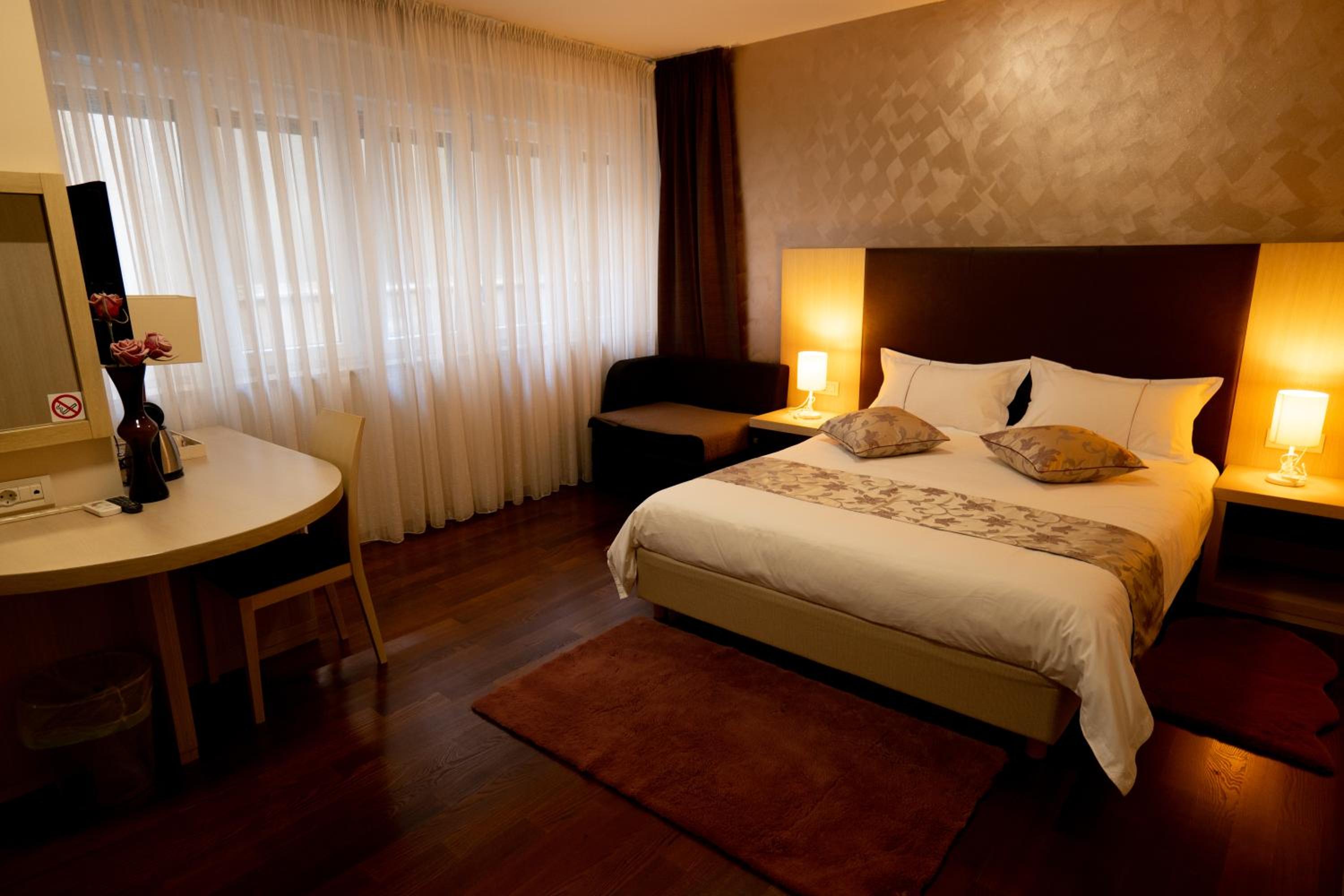 Deluxe Double Room photo 3