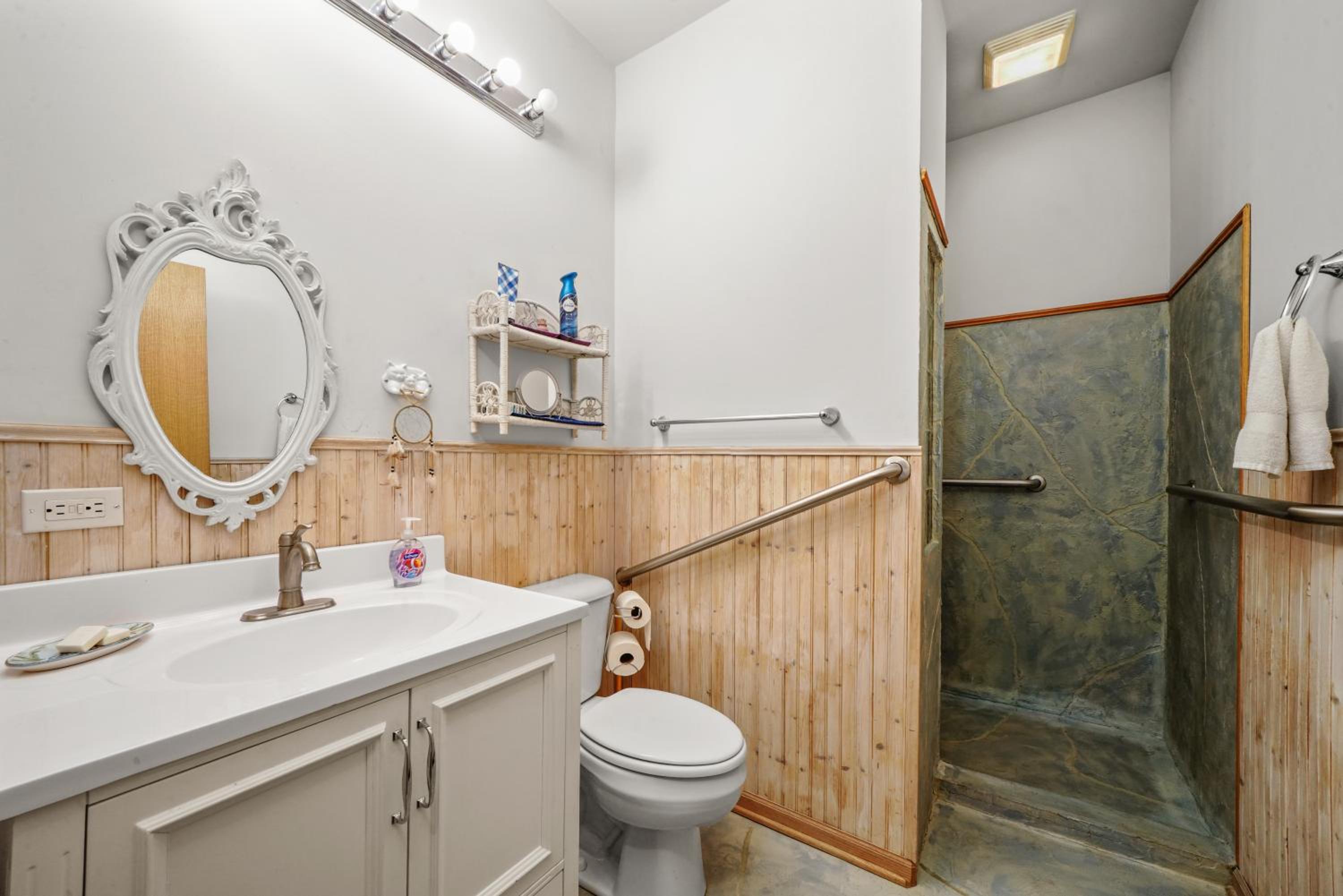 Three-Bedroom House photo 2