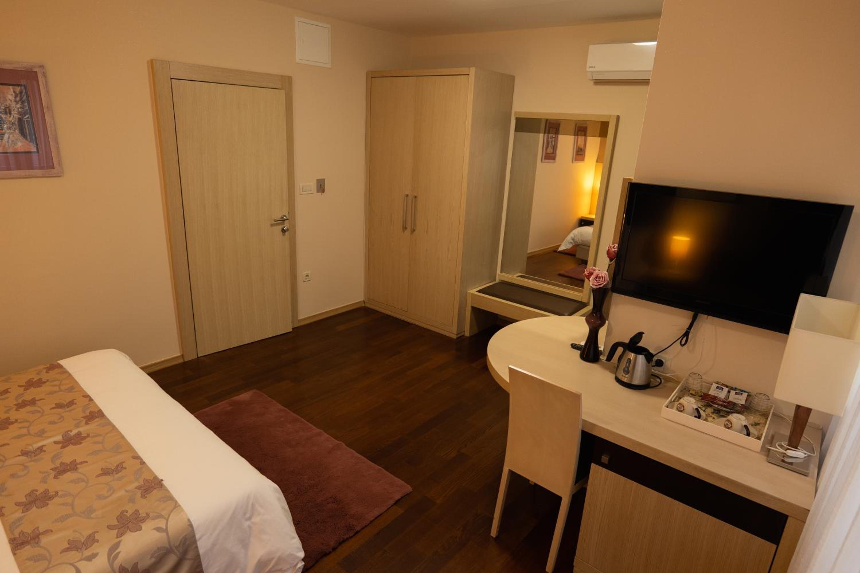 Deluxe Double Room photo 2