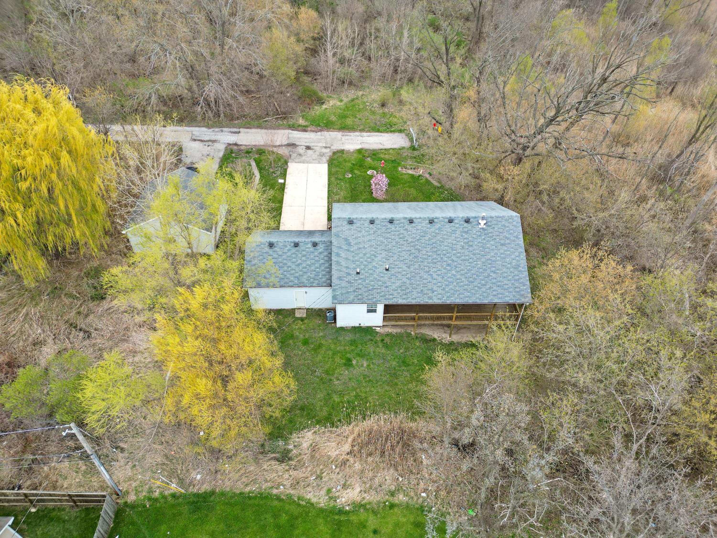 Three-Bedroom House photo 3