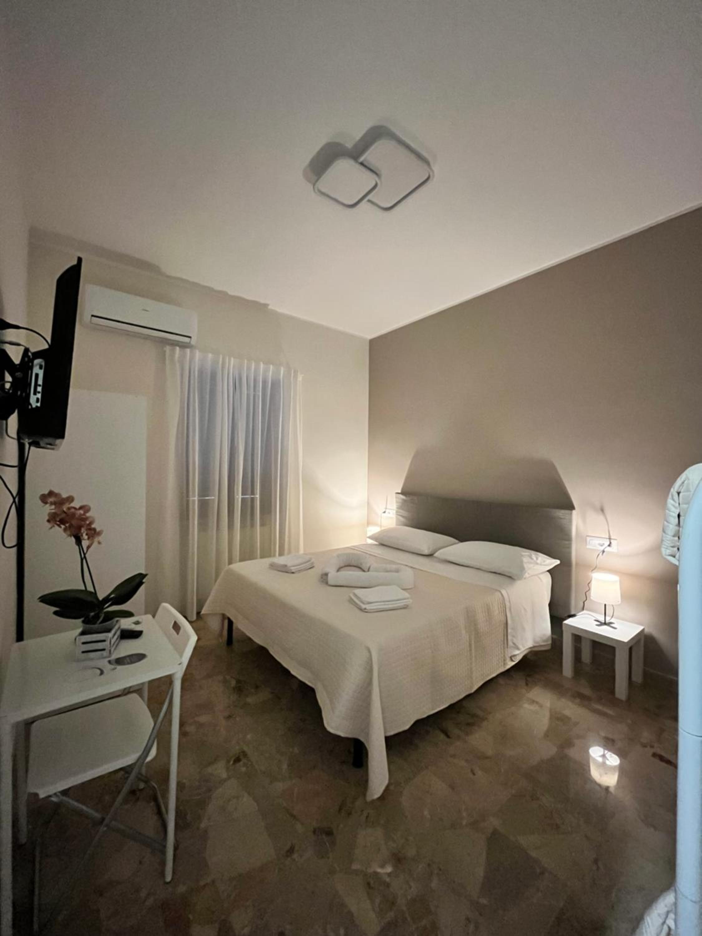 Large Double Room photo 1