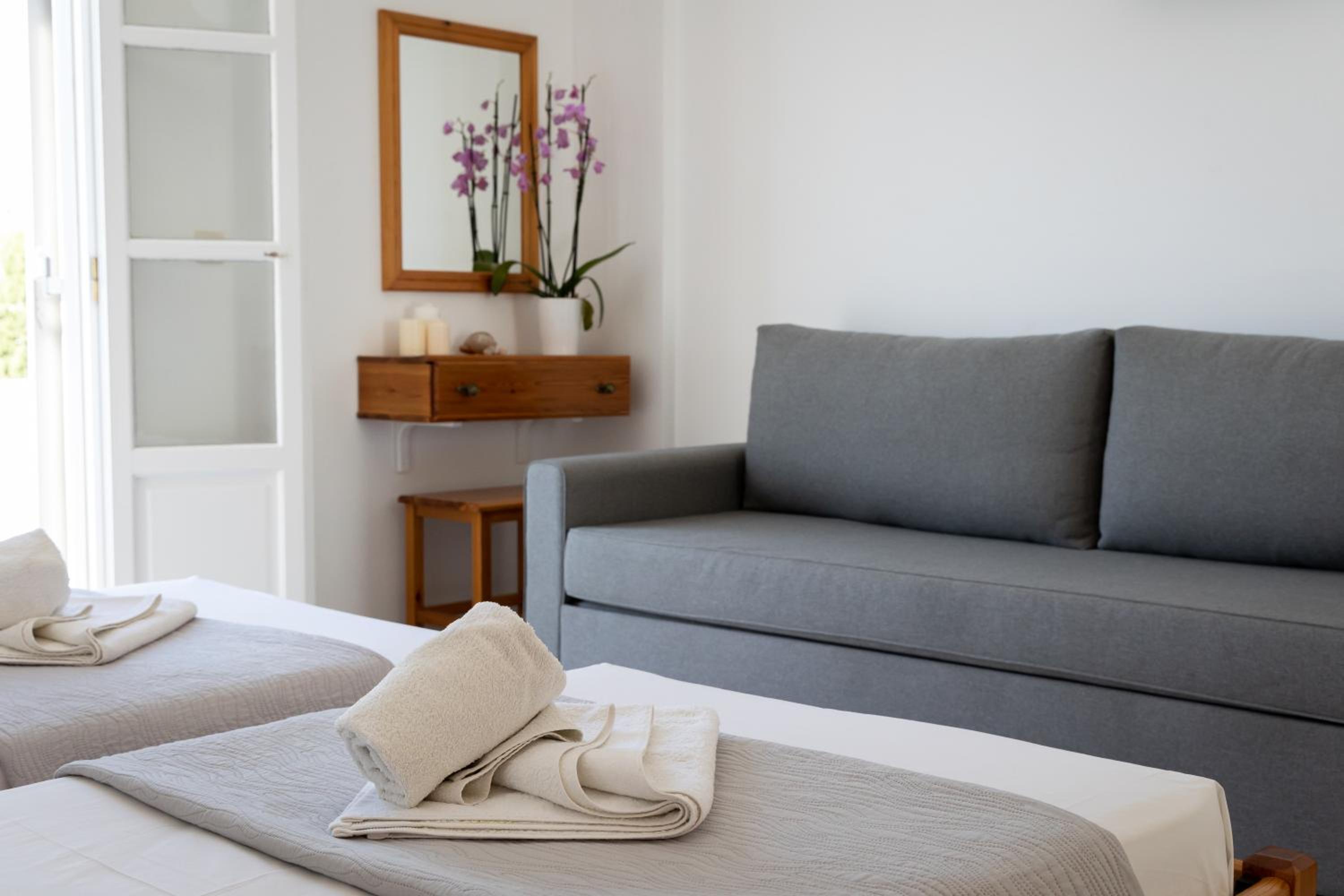 Studio with Sofa Bed