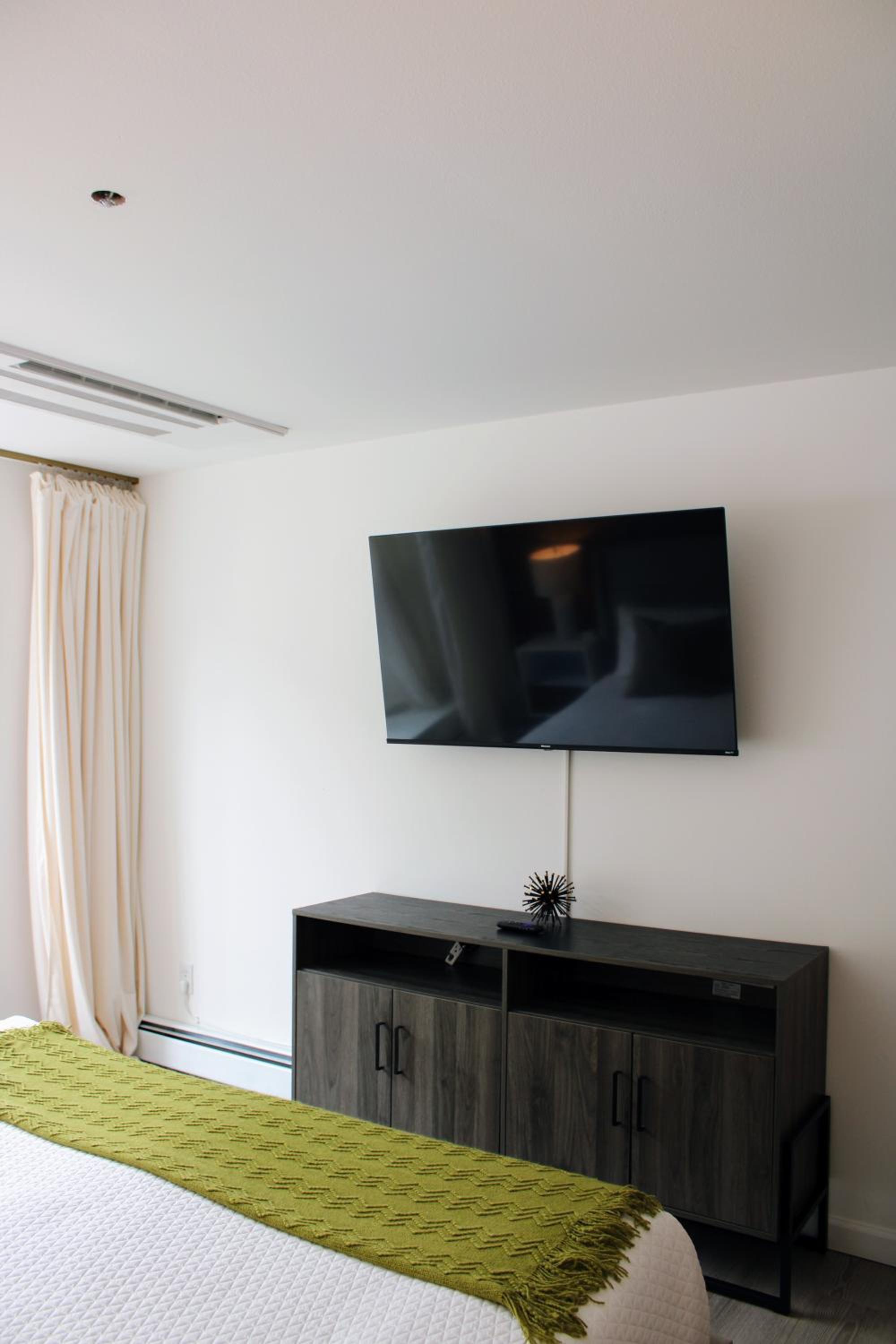 Deluxe King Suite photo 2