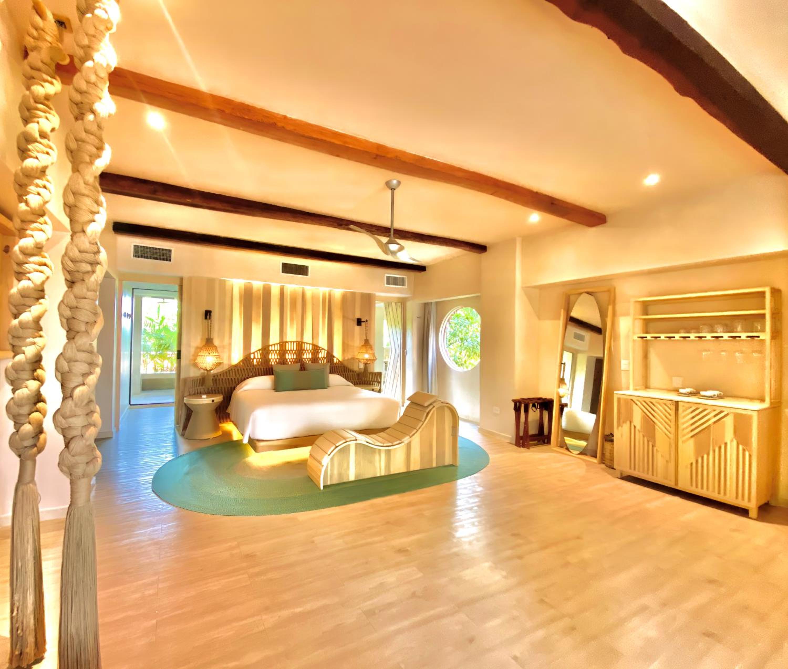 Suite with Private Pool - Photo 10